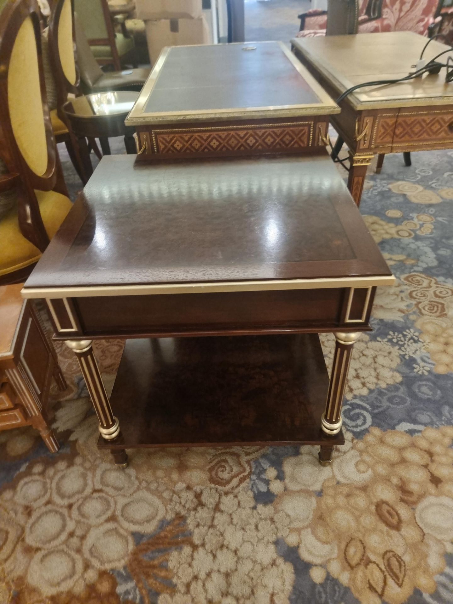 A Louis XVI Style Coffee Table In Walnut And Gilt 67cm x 67cm x 67cm - Bild 2 aus 3