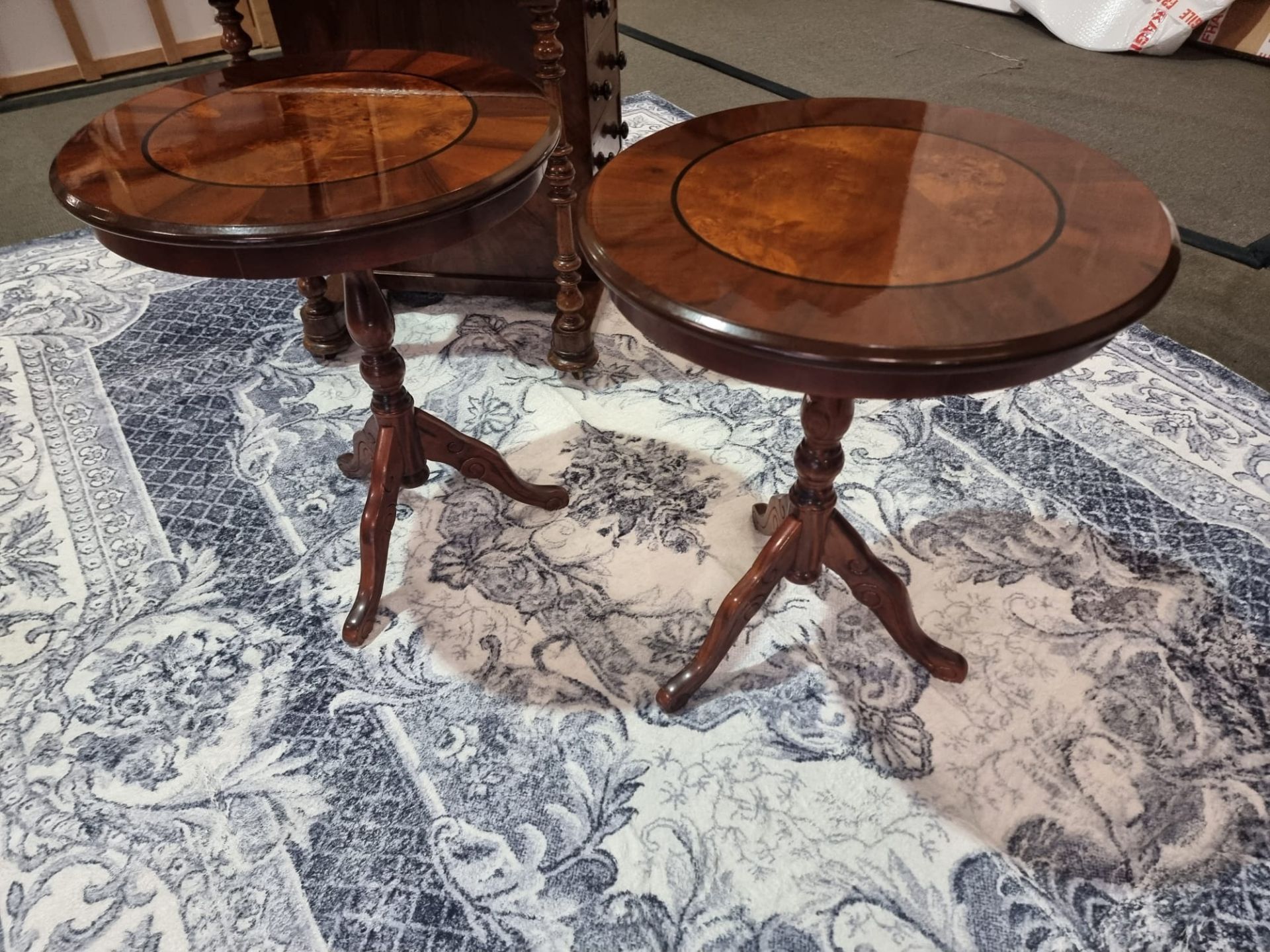 A Fine pair of walnut and satinwood wine tables Italian wine tables the circular inlaid top - Bild 13 aus 13