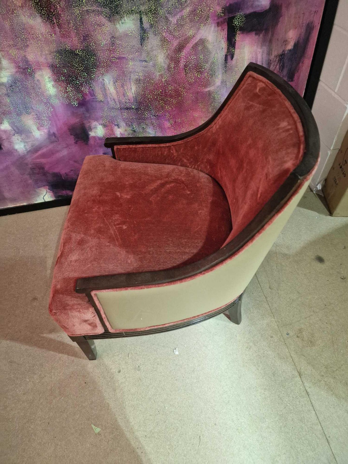 Accent chair the wooden framed stunning chair upholstered in a dark pink/red velvet to the seat - Bild 4 aus 4