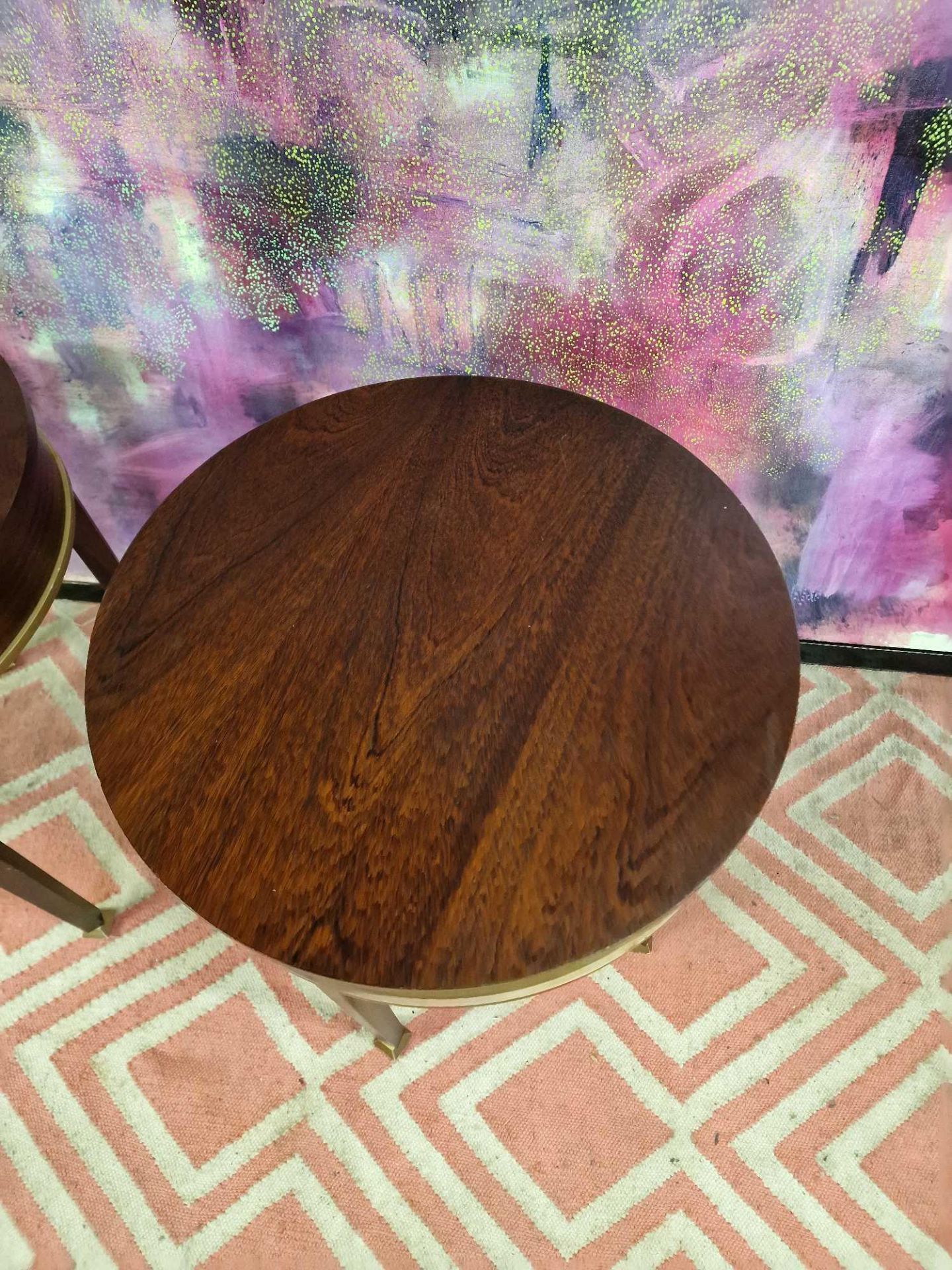 A pair of mahogany drum side tables the circular top 55cm wide with a brass trim detail on square - Bild 3 aus 3