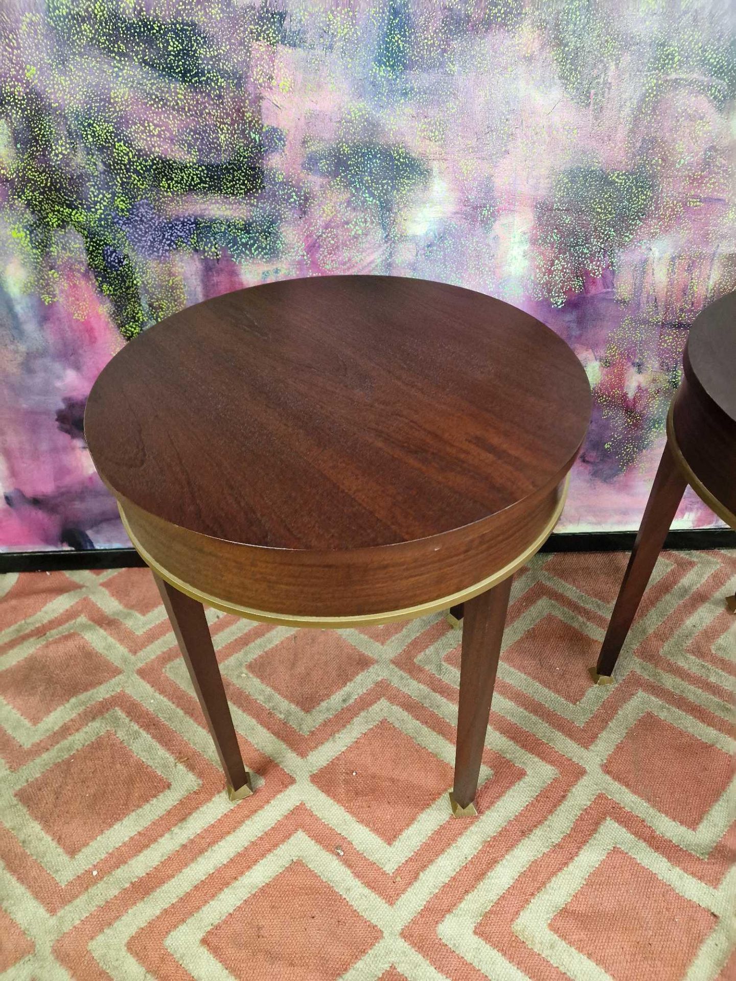 A pair of mahogany drum side tables the circular top 55cm wide with a brass trim detail on square - Bild 2 aus 3