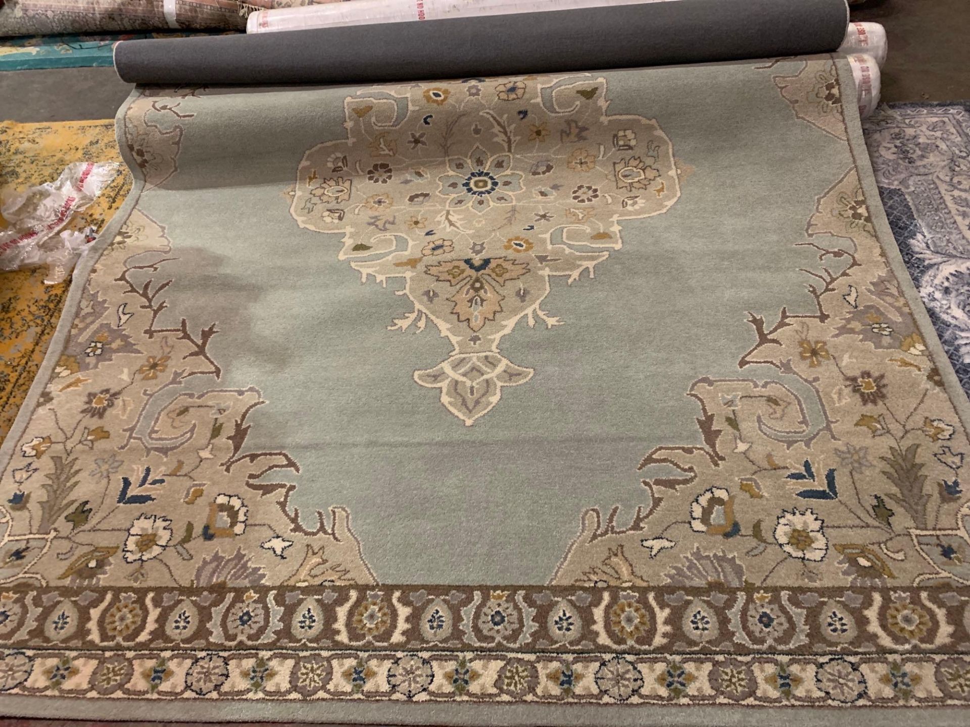 Tufted Traditional Rug Expertly Crafted Persian-Style Rug Is Hand Knotted Of Pure Hand Spun 100% - Image 2 of 7