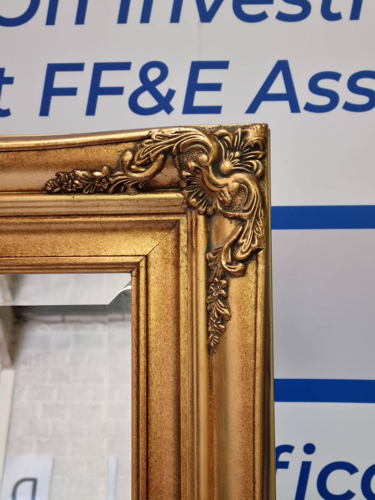 A Gilt Wood Framed Large Accent Mirror 110 x 140cm - Bild 2 aus 2