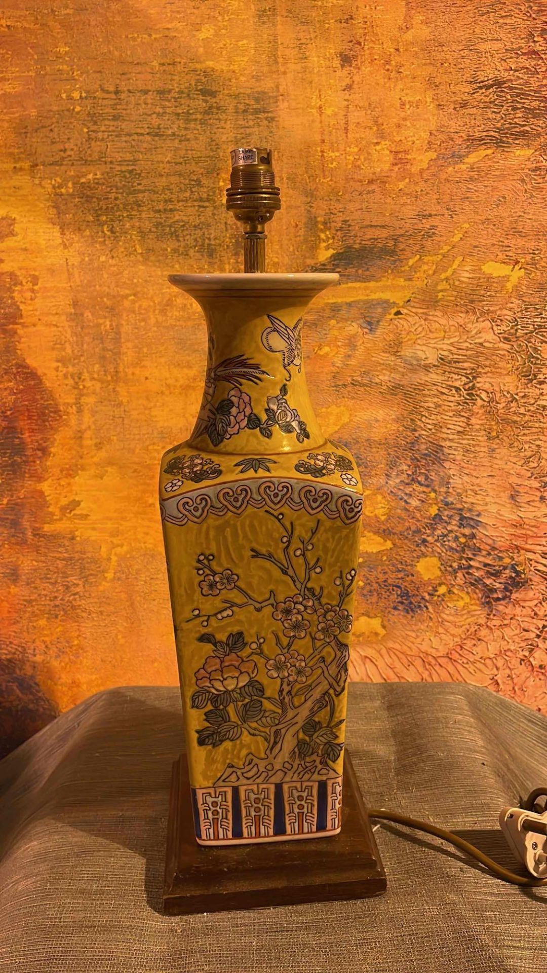 A Chinoiserie Ceramic Table Lamp On Wooden Base Decorative Lamp In Yellow On A Wooden Base 46cm - Image 2 of 2