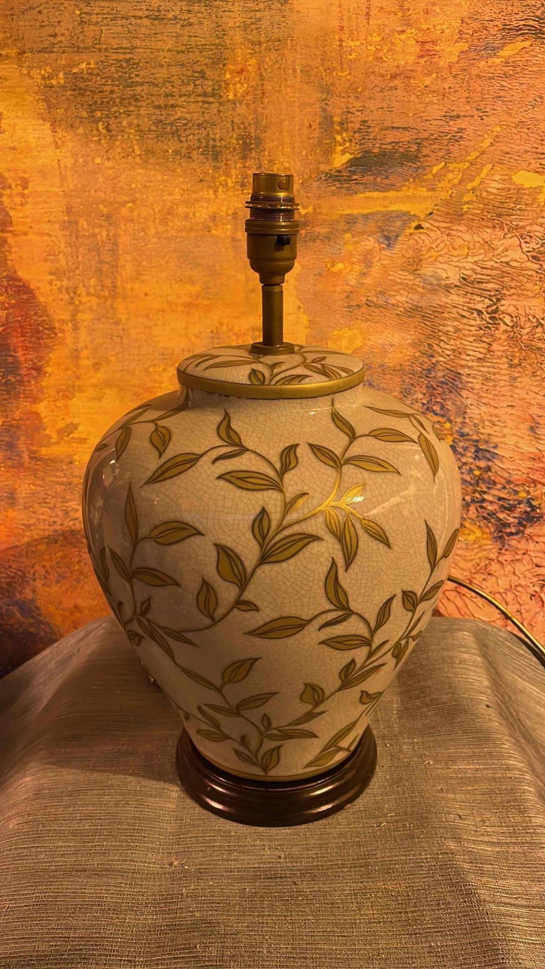 Metrol Lighting, Crackle Glaze Ceramic Lamp Decorative Vase Form With A Gold Swirl Leaf Pattern 40cm - Bild 3 aus 3