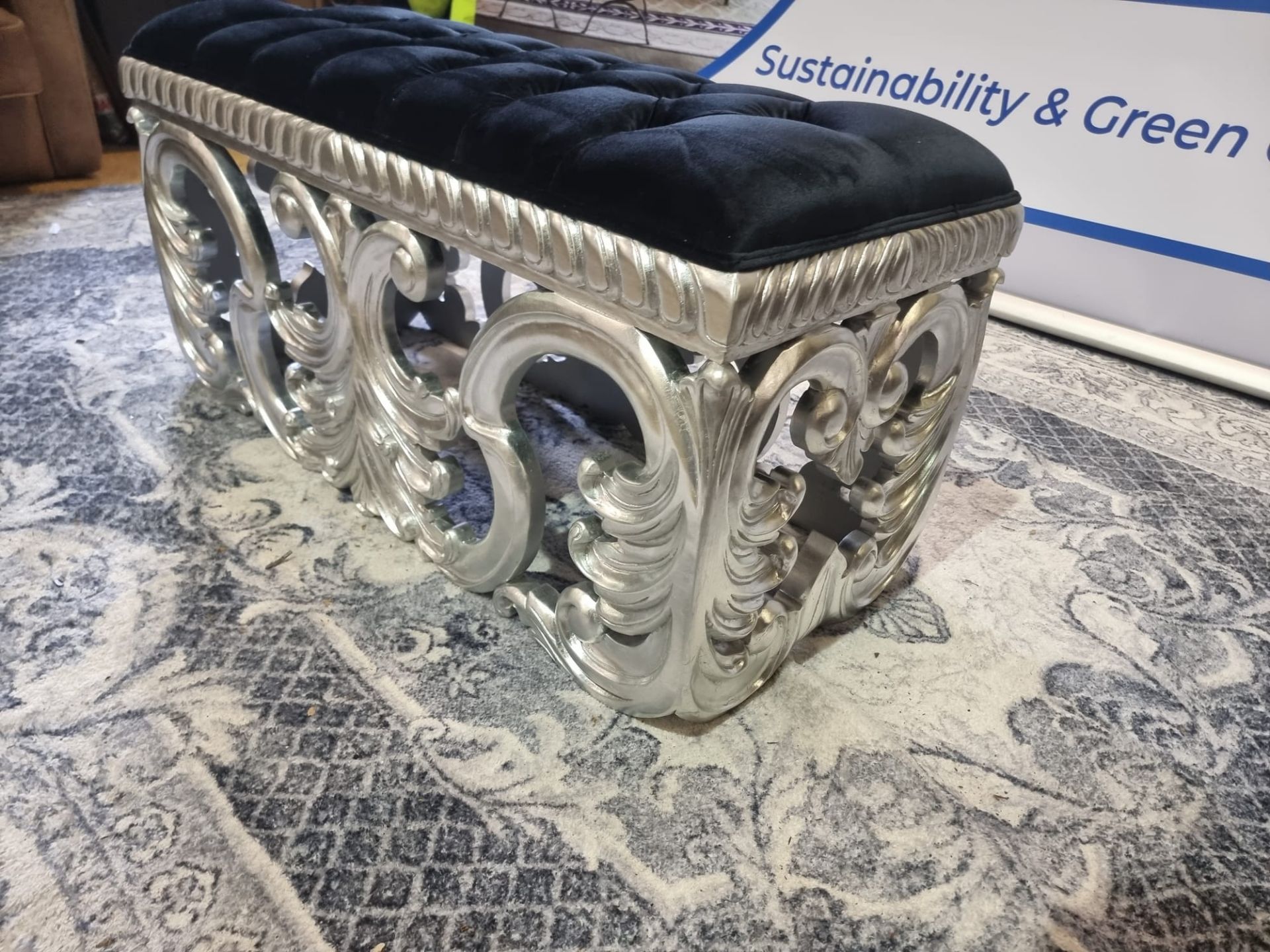 French Silver Leaf Carved Bench Designed From The Louis XV Era Of French Furniture Circa 1745. The - Bild 8 aus 10