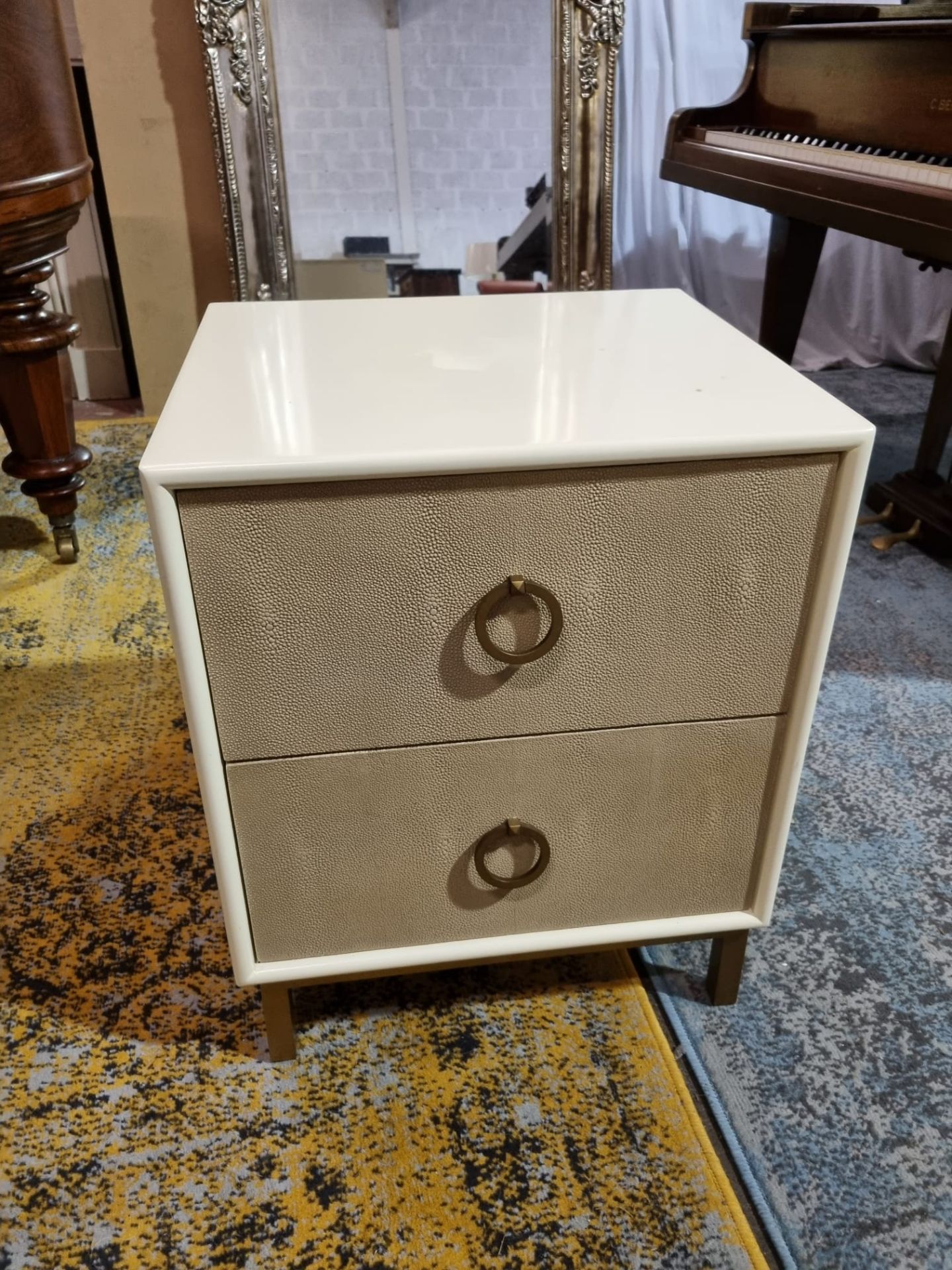 Andrew Martin Amanda Two Drawer Nightstand Shagreen Bedside Table With Drawers An Elegant Bedside - Bild 2 aus 5