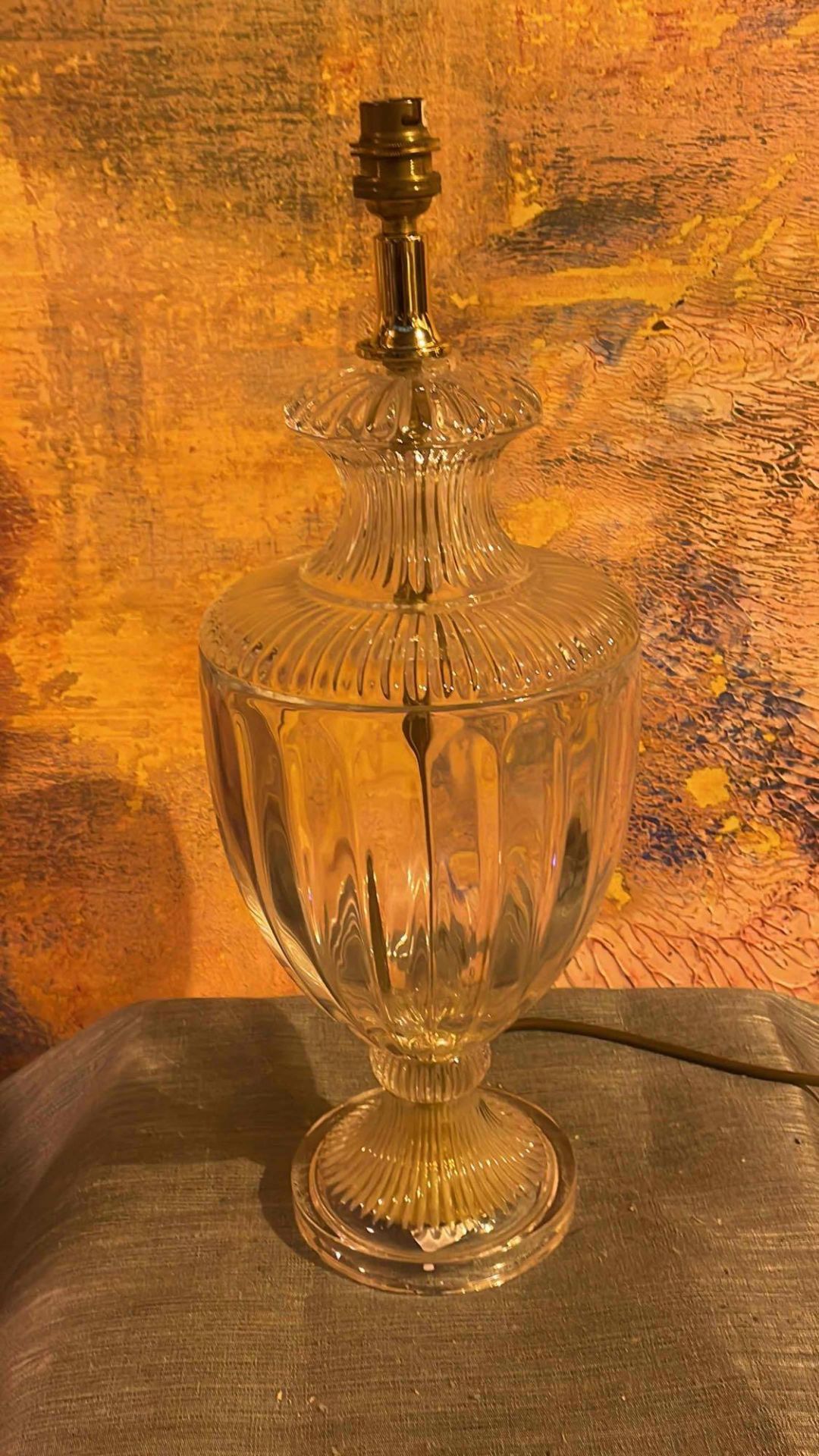 A Classic Crystal Cut Glass Table Lamp With Brass Base 48cm - Image 3 of 3