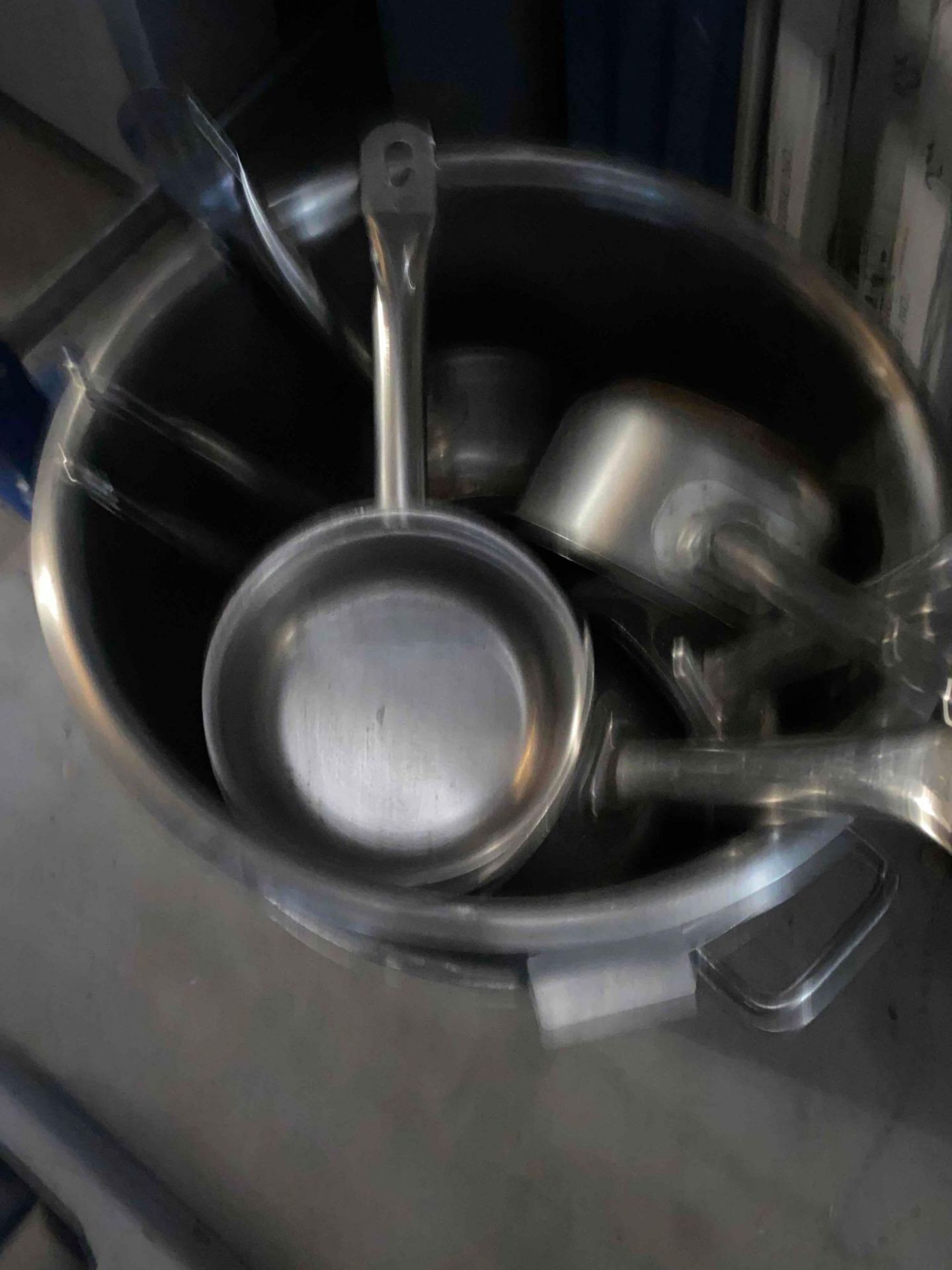 Quantity Of Saucepans, Stock Pot And Machine Mixing Bowl As Found. - Bild 2 aus 4