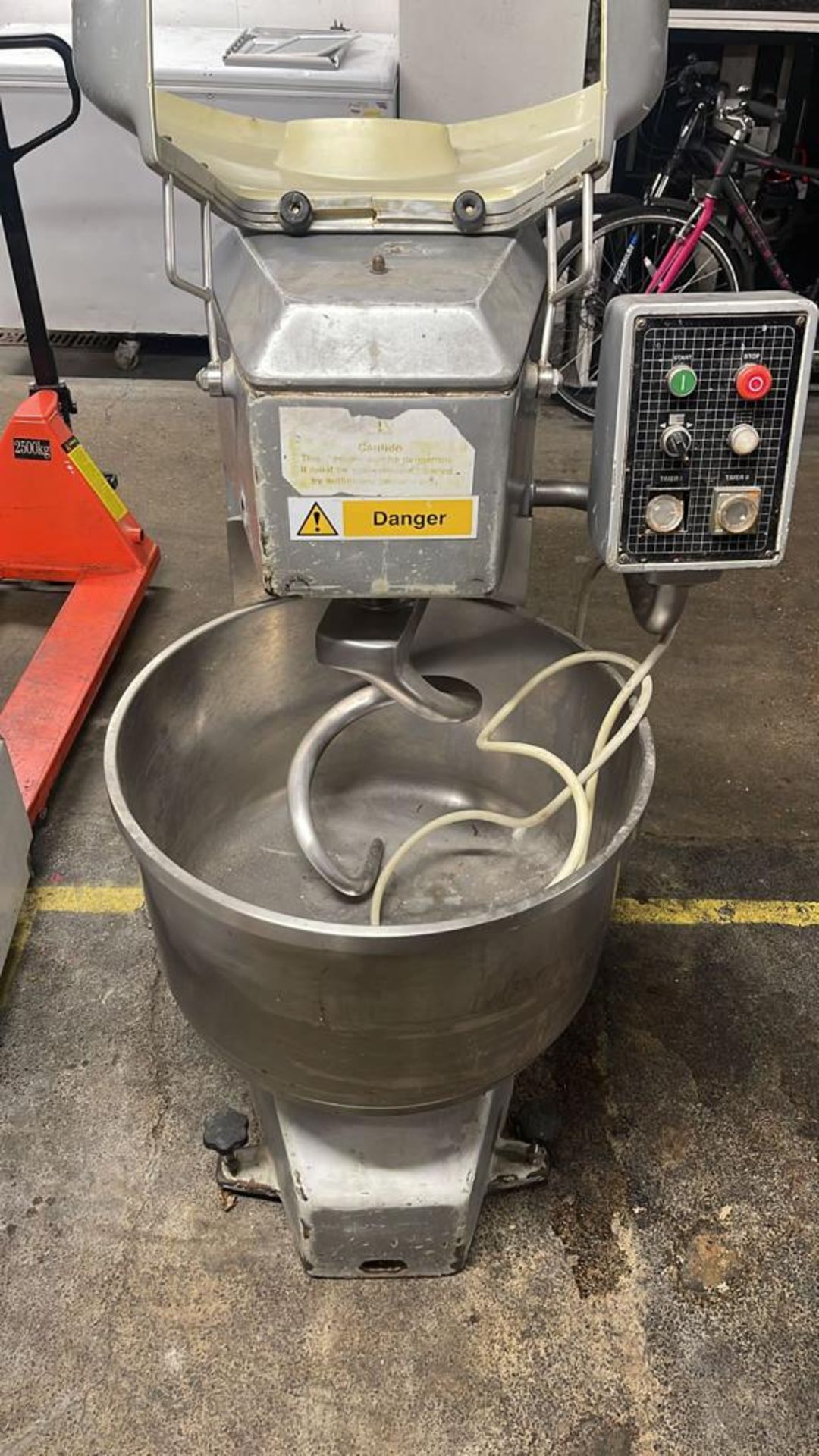 Hobart DMF 80 spiral dough mixer 3 phase electric with dough hook painted steel body 2 fixed - Bild 2 aus 3