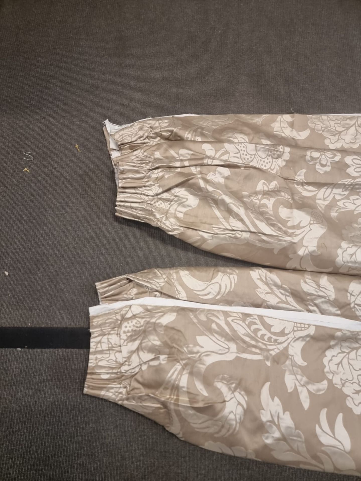 A pair of silk drapes gold with floral subtle pattern fully lined each panel 110cm wide x 310cm drop - Image 4 of 4