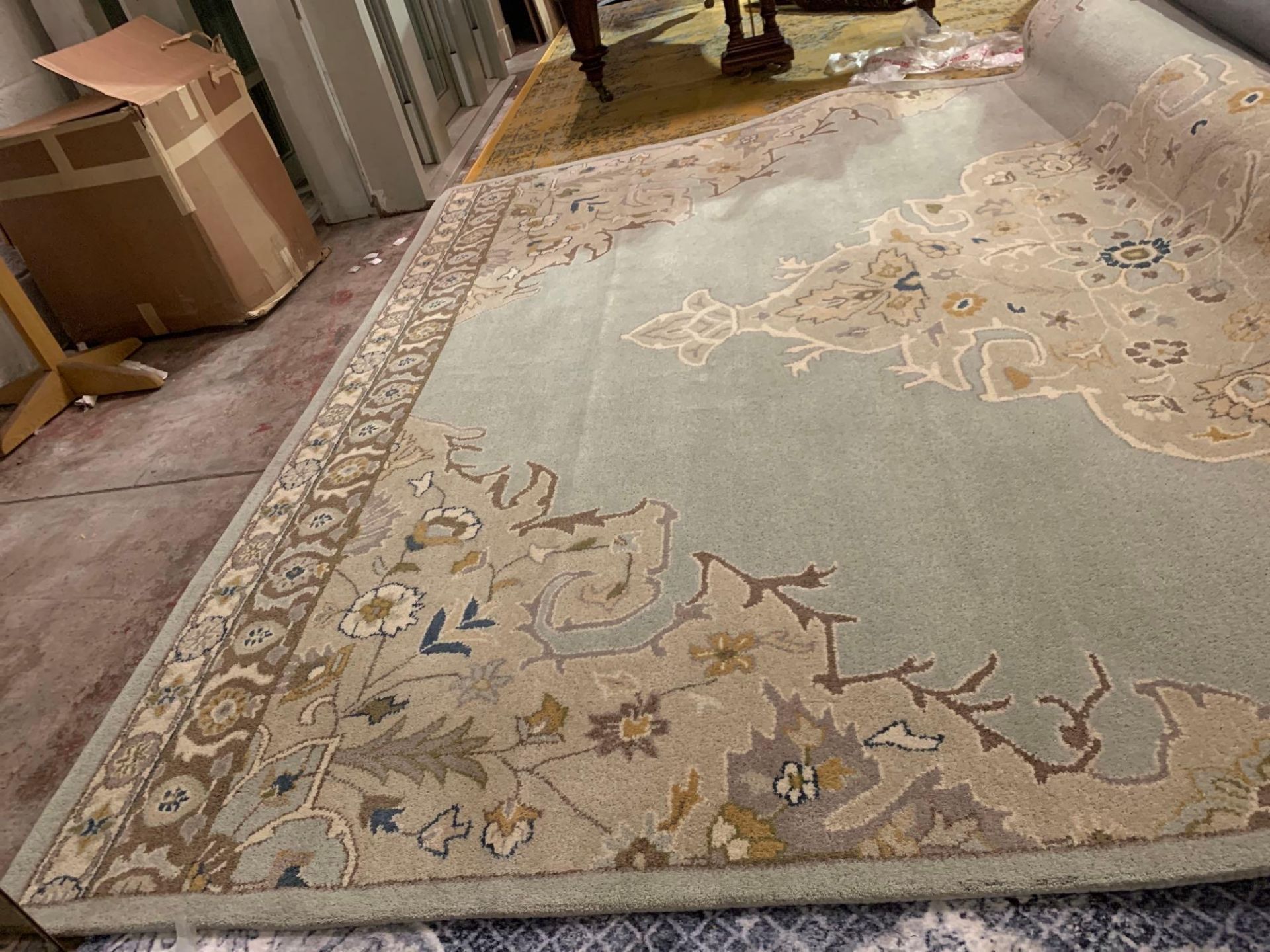 Tufted Traditional Rug Expertly Crafted Persian-Style Rug Is Hand Knotted Of Pure Hand Spun 100% - Image 7 of 7