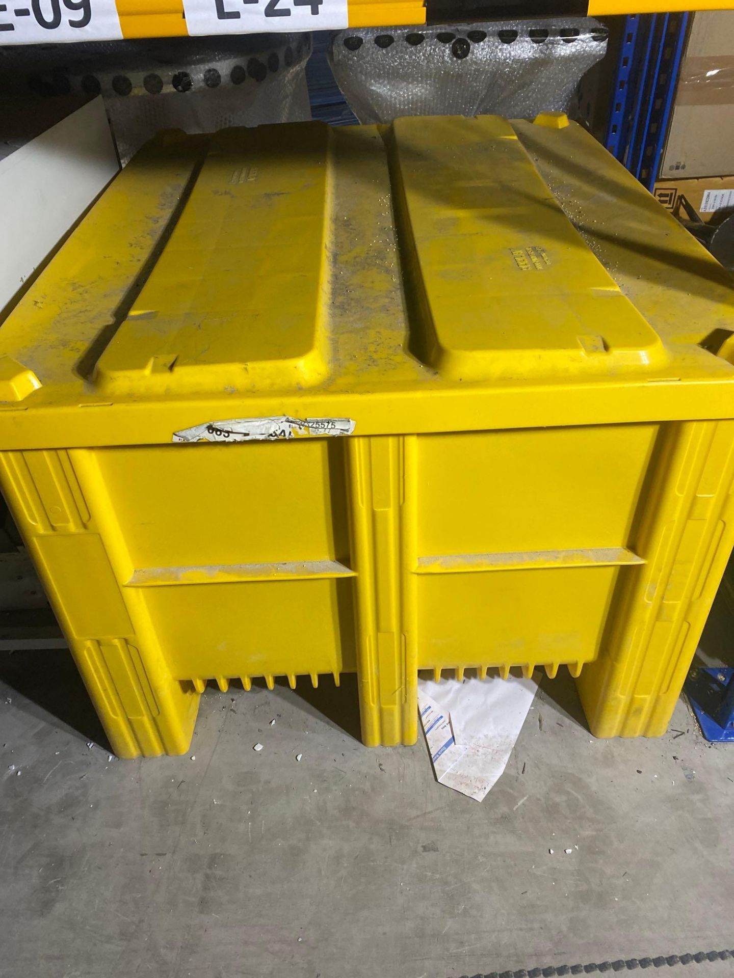 Large Pallet Size Dolan Box With Large Quantity Of Glass Jars And Lids As Found - Bild 3 aus 3