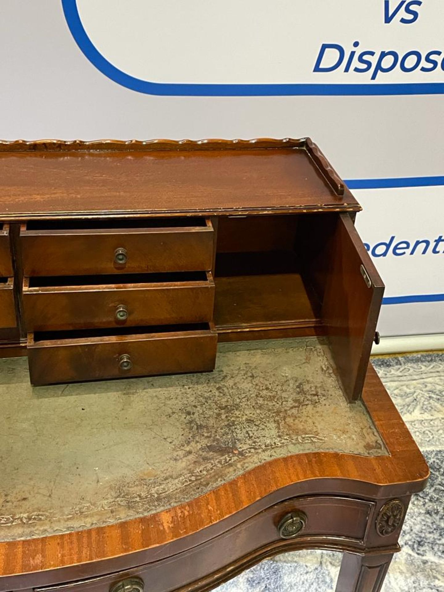 Cabinet Makers: H.& L. Epstein, London. Flame Mahogany Ladies Writing Desk - Superstructure Top With - Image 3 of 9