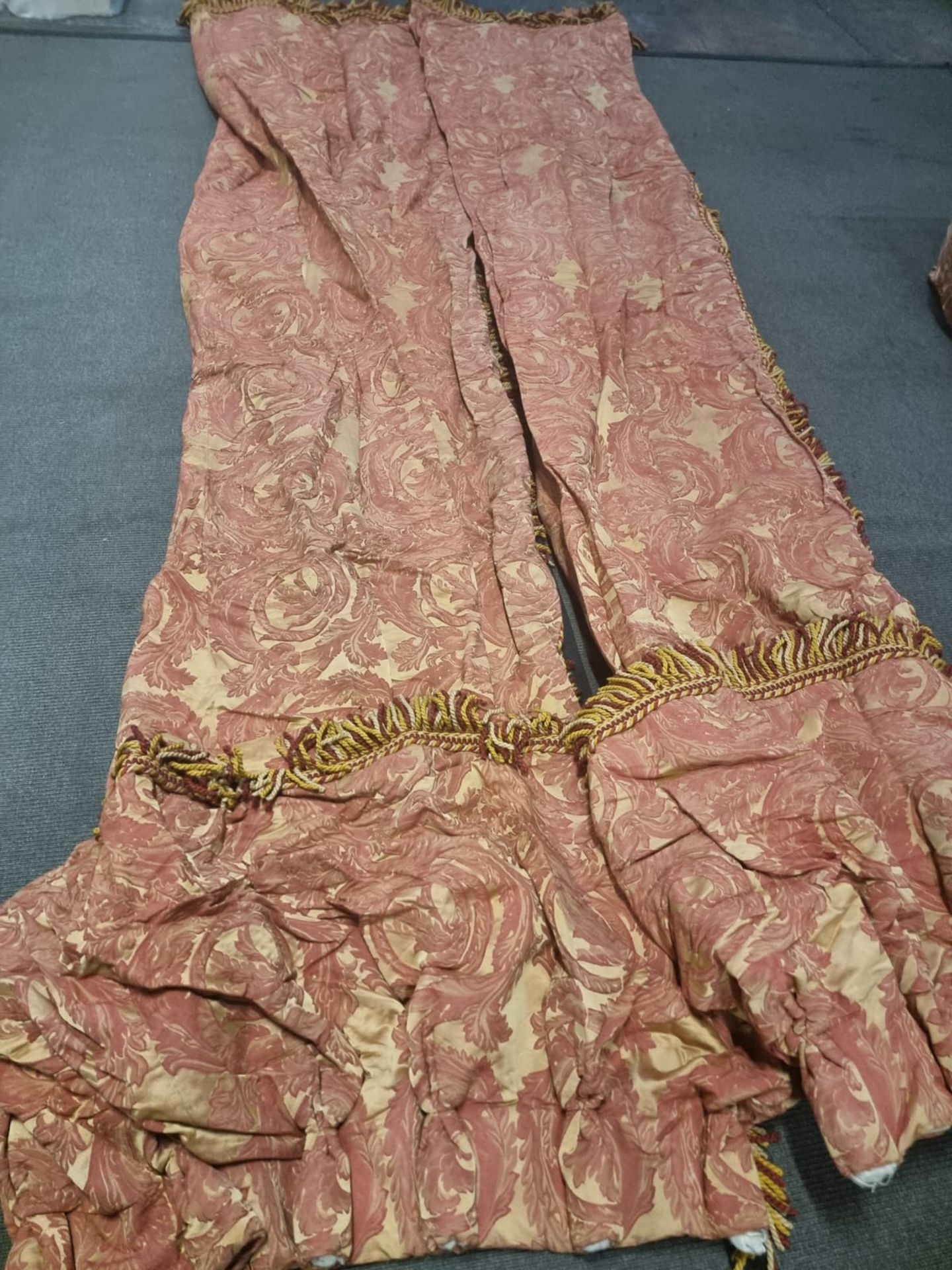 A pair of heavy cotton pencil pleat lined drapes with gold and red pattern with a pelmet top - Image 5 of 7