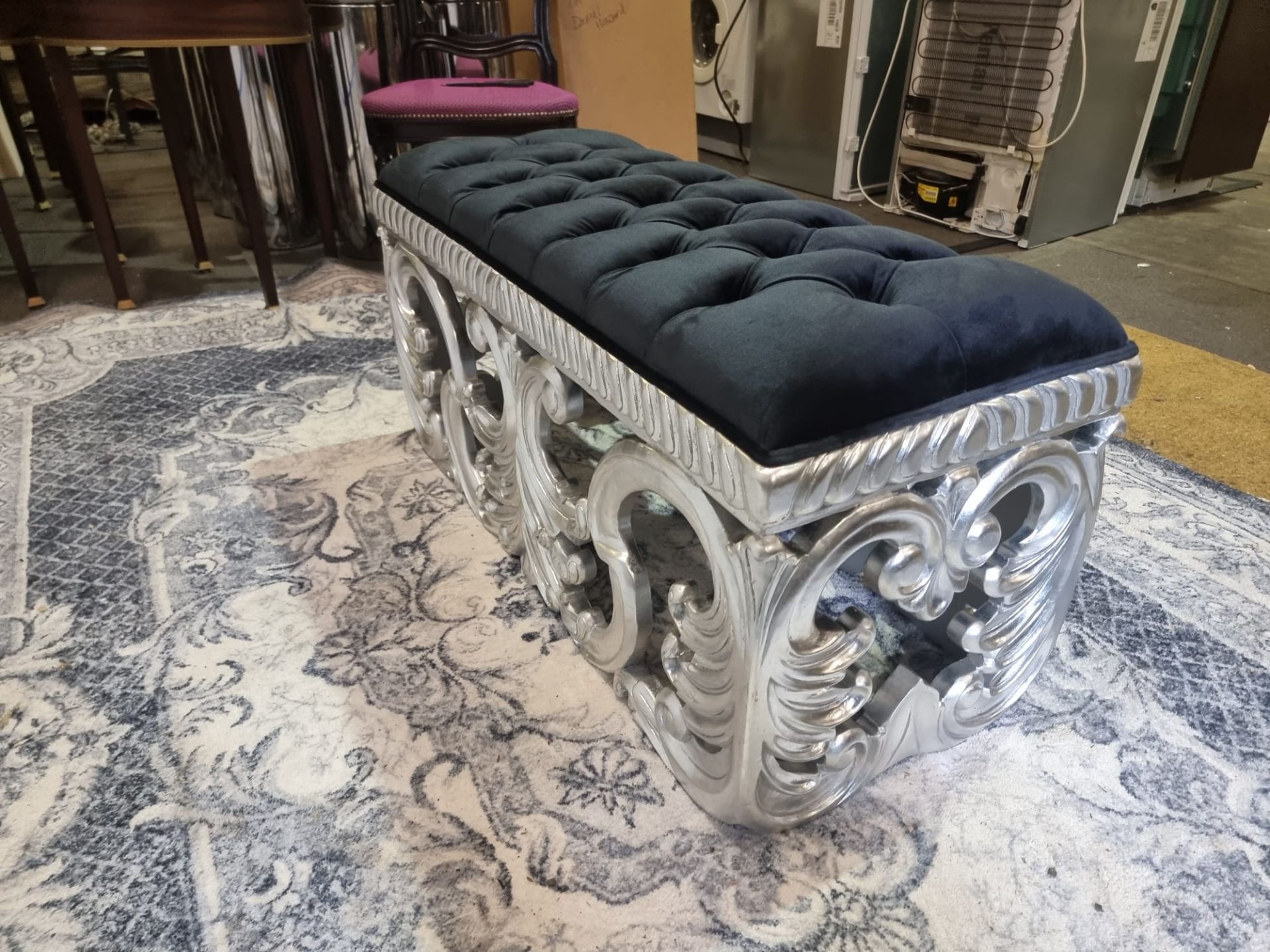 French Silver Leaf Carved Bench Designed From The Louis XV Era Of French Furniture Circa 1745. The - Bild 5 aus 10