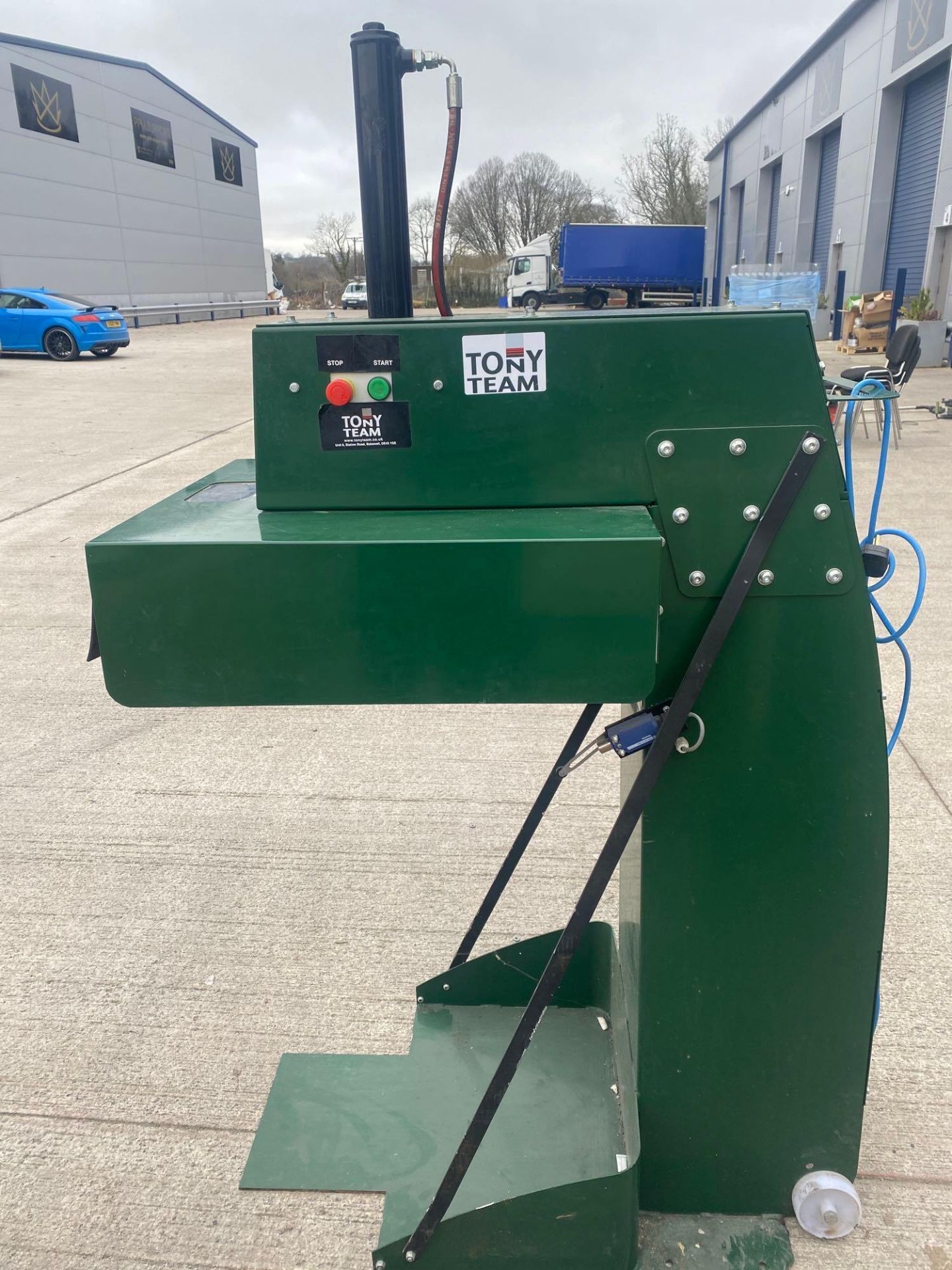 Tony Team Bin Compactor 20 / B178 The Tony Team 240Lt Bin Compactor Is Simple And Safe To Use And