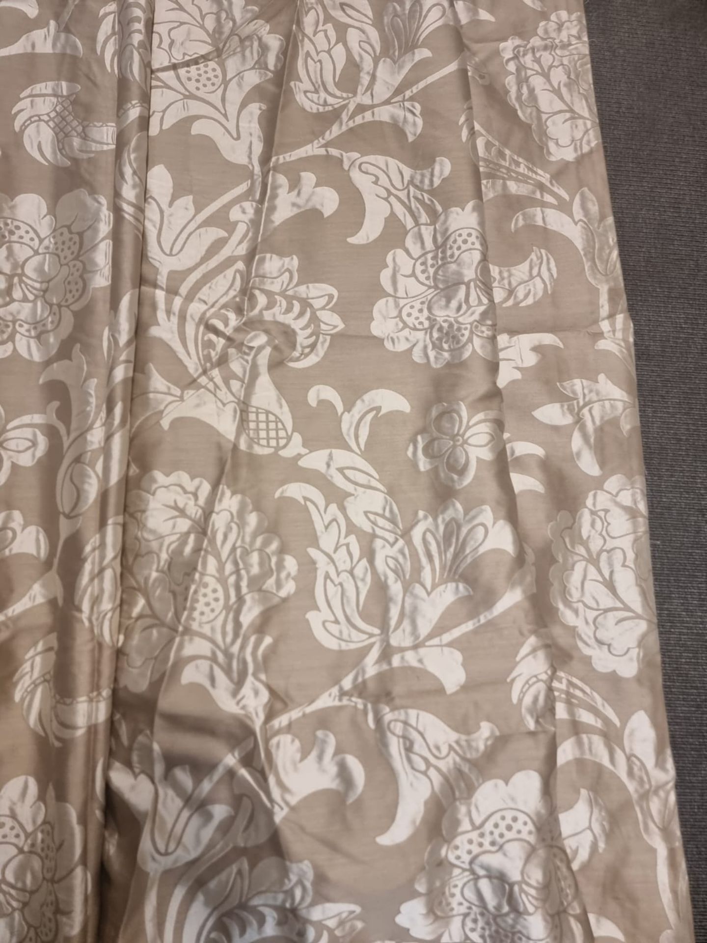 A pair of silk drapes gold with floral subtle pattern fully lined each panel 110cm wide x 310cm drop - Image 3 of 4