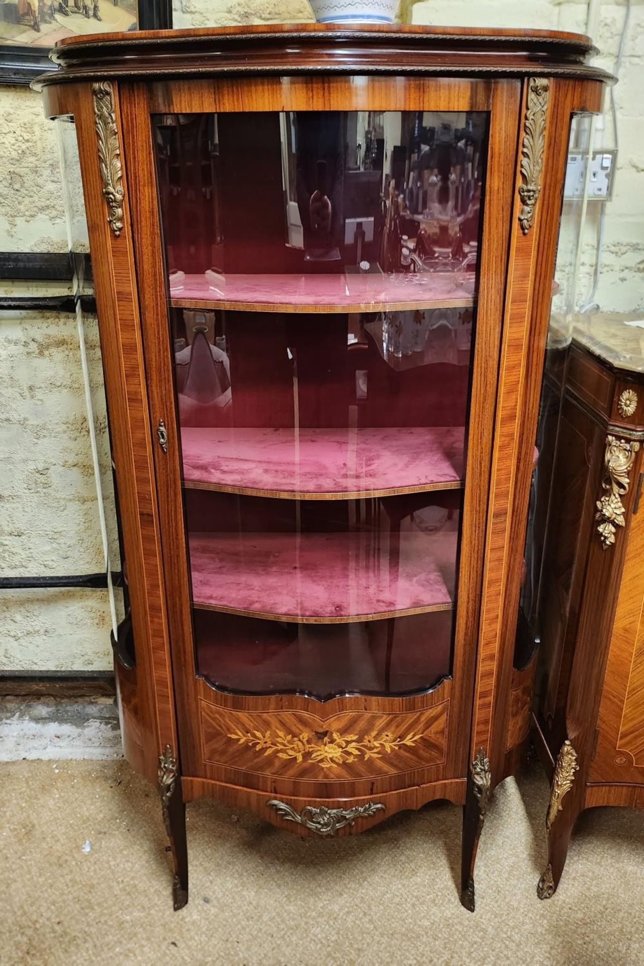 Cabinet Makers: H.& L. Epstein, London. Curved Louis XV Style Curio Or Display Cabinet With Rosewood - Image 10 of 10