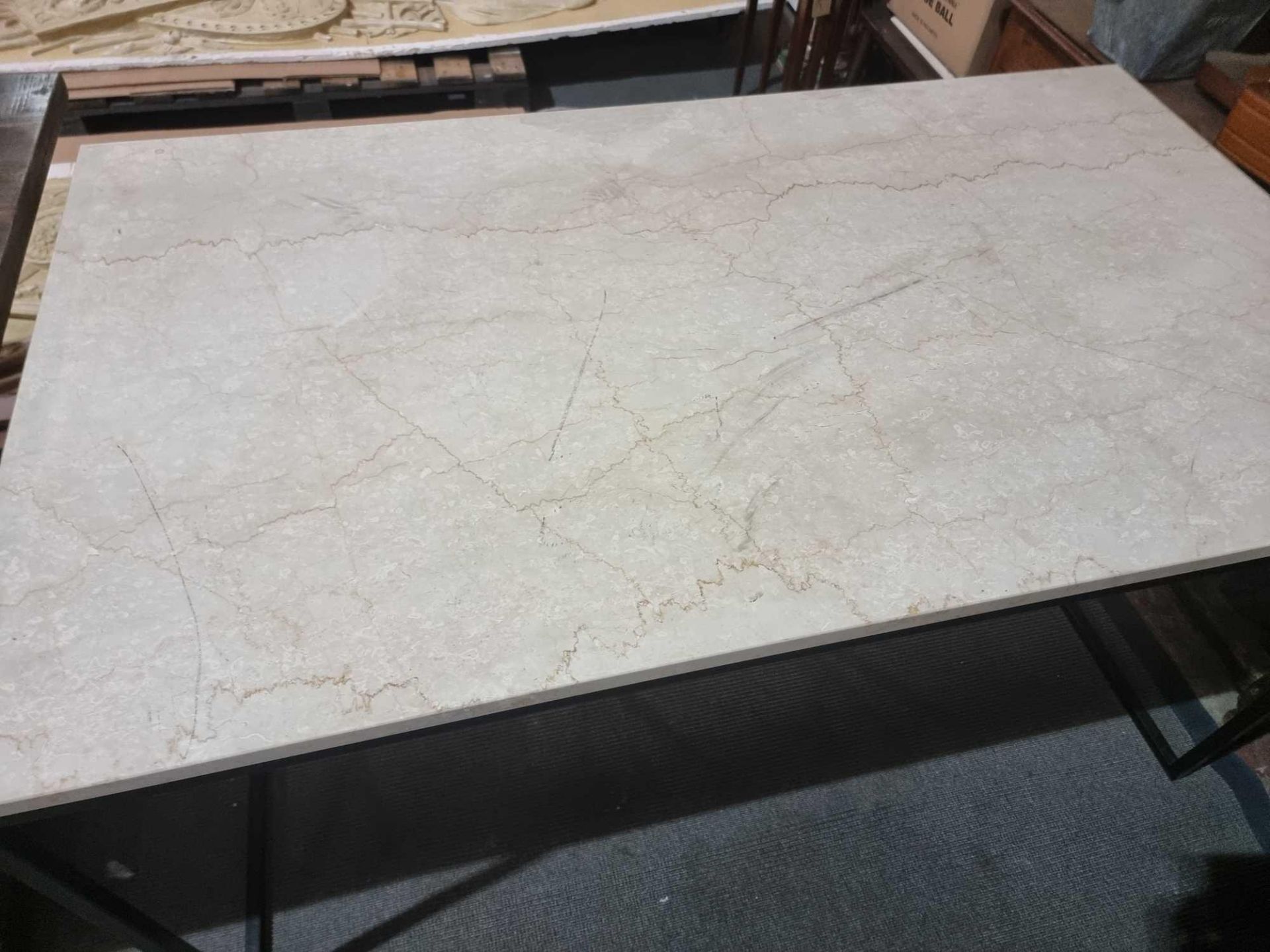 Marble Top Dining Table Like A Precious Gem Set Within The Prongs Of A Ring, The White Marble Top Of - Bild 5 aus 5