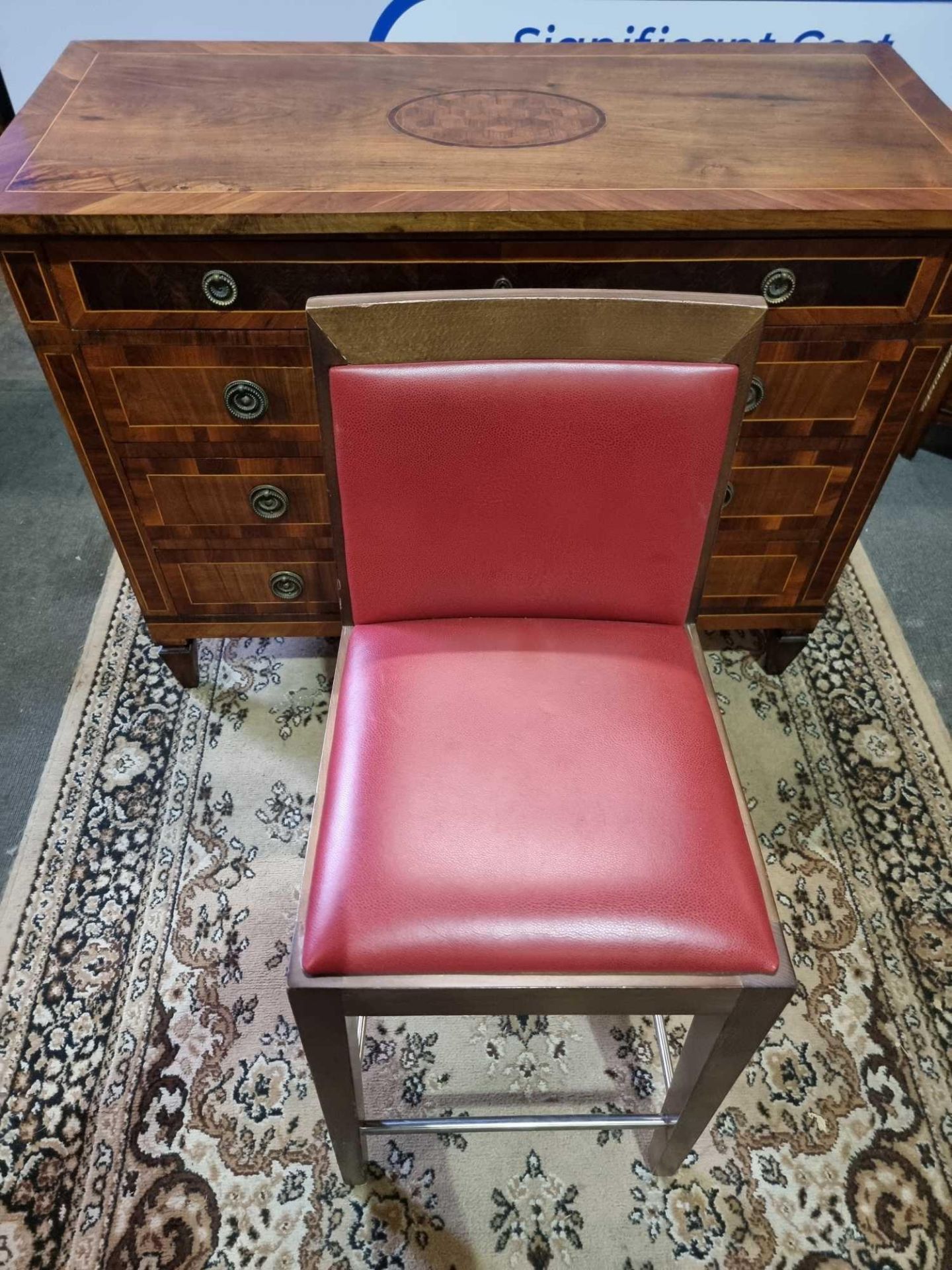 A Set Of 4 x Red Leather Wooden Framed Bar Stools Padded Back And Seat Pad With H Frame And - Bild 4 aus 5