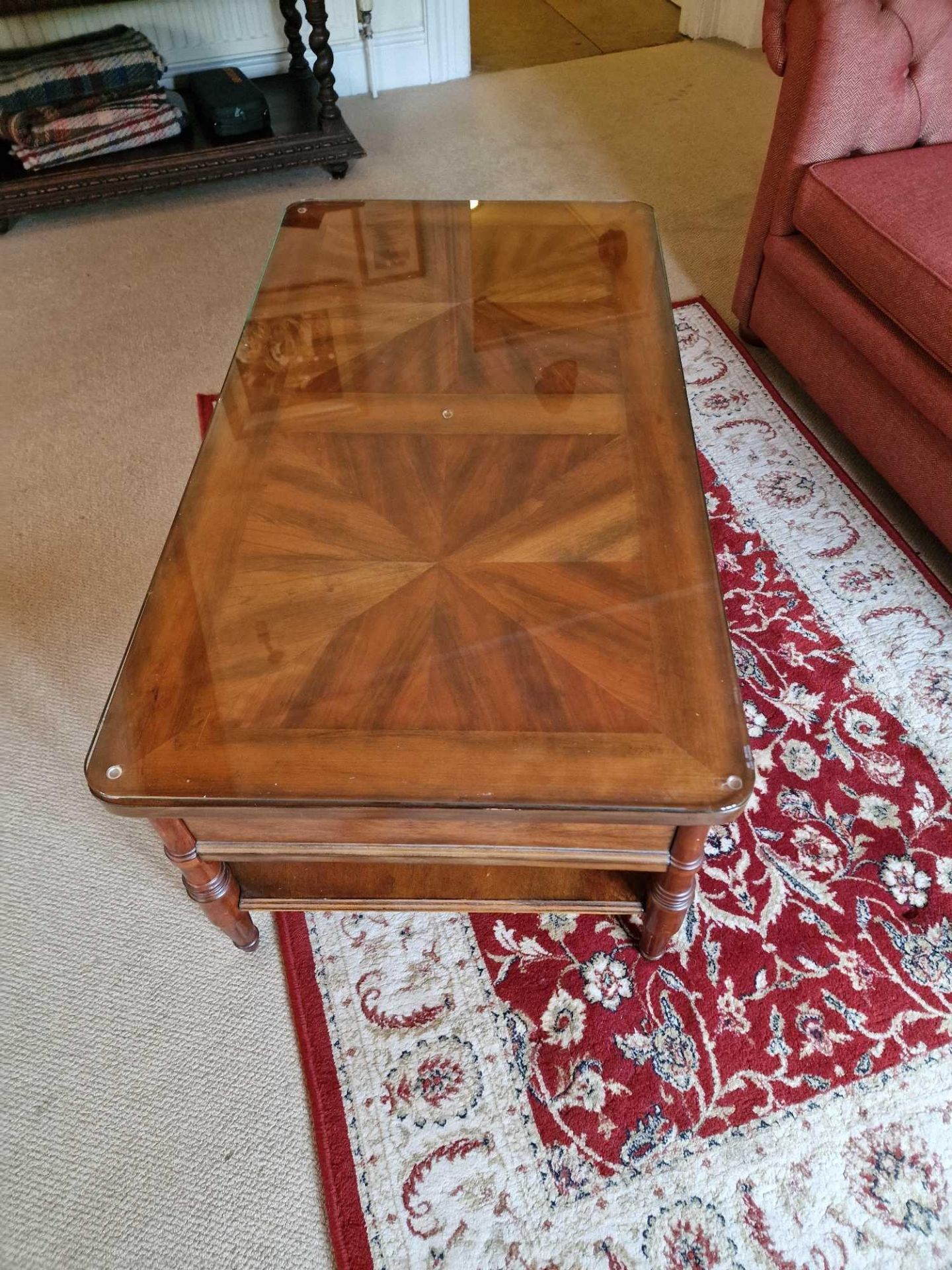 A Regency Style Cherry Wood Two Drawer Coffee Table With Undershelf 110 x 60 x 46cm - Bild 2 aus 3