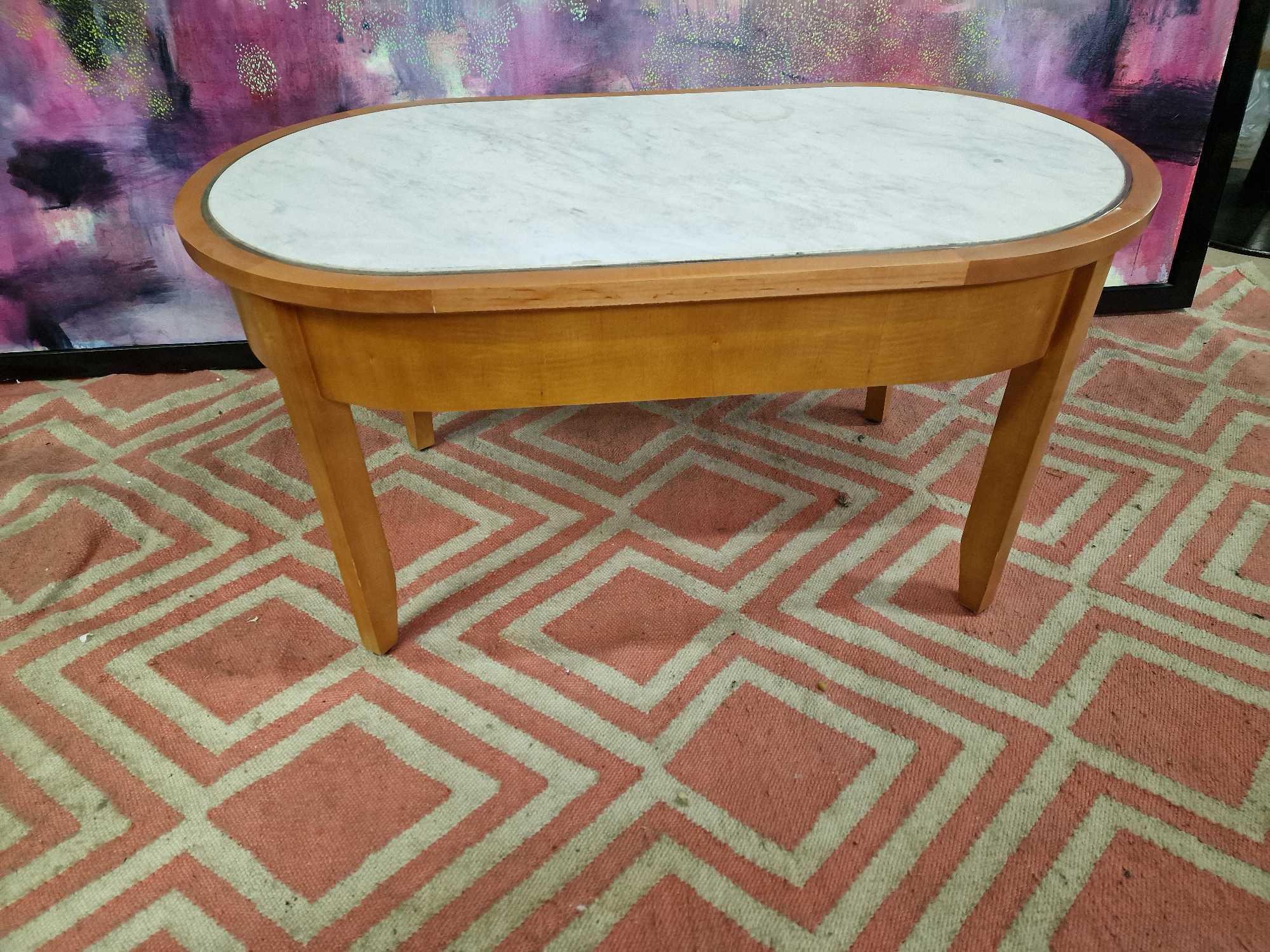 Coffee table oak oval table with a white marble top inset enhanced by silver metal trim 100 x 55 x - Image 2 of 2