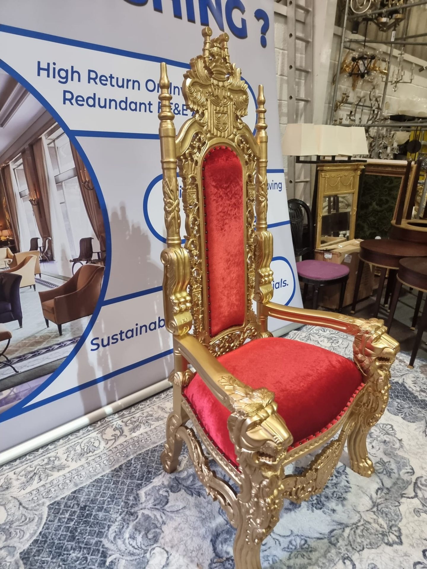 Handmade mahogany wood painted matt gold throne chair upholstered in a pinned red velvet exceptional - Bild 11 aus 18