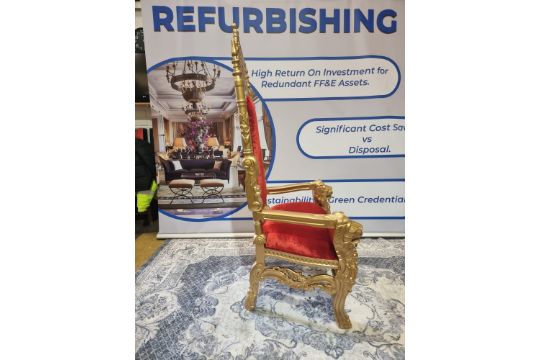 Handmade mahogany wood painted matt gold throne chair upholstered in a pinned red velvet exceptional - Image 4 of 18