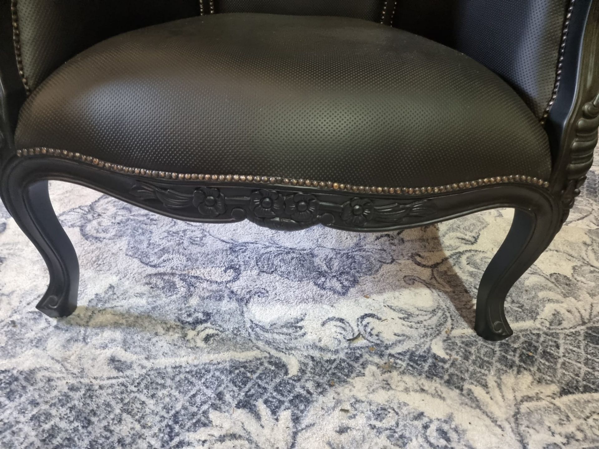 A solid mahogany hardwood upholstered in tactile black citroen Porters Chair modelled on the - Image 11 of 14