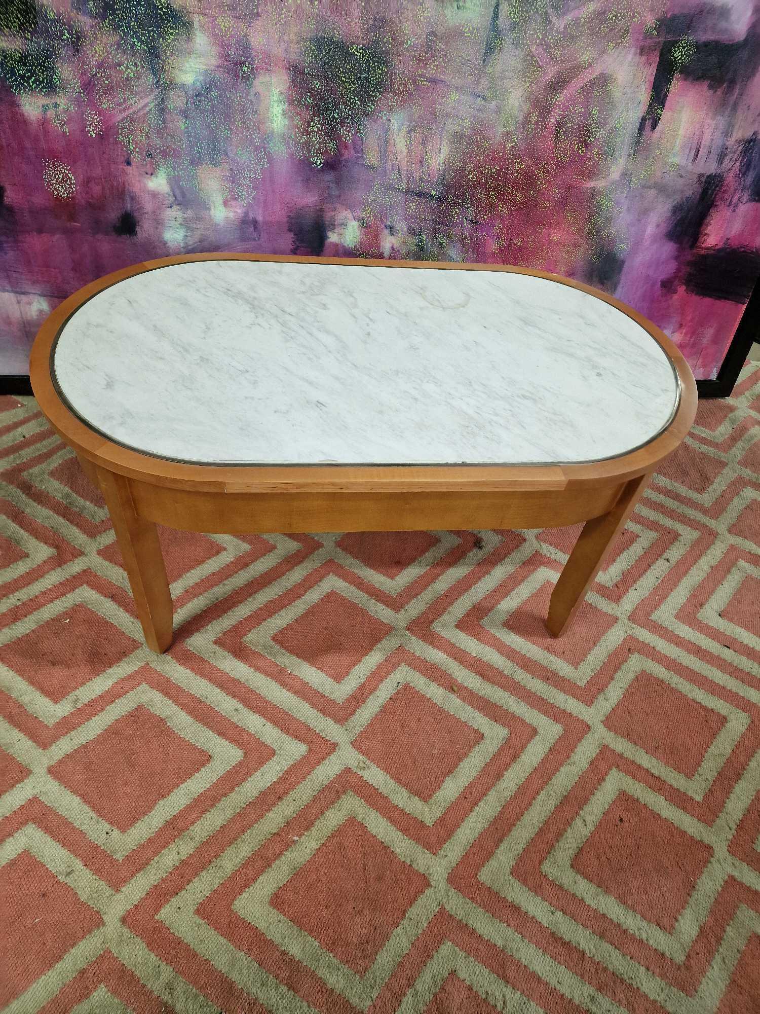 Coffee table oak oval table with a white marble top inset enhanced by silver metal trim 100 x 55 x - Image 2 of 2