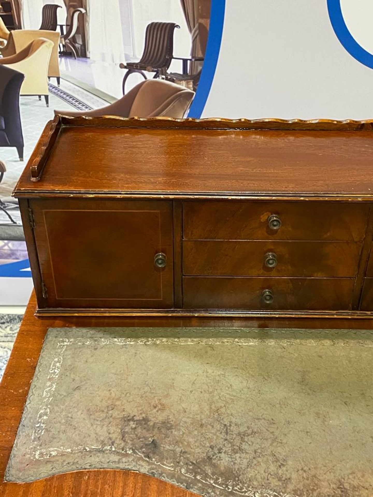 Cabinet Makers: H.& L. Epstein, London. Flame Mahogany Ladies Writing Desk - Superstructure Top With - Bild 9 aus 9