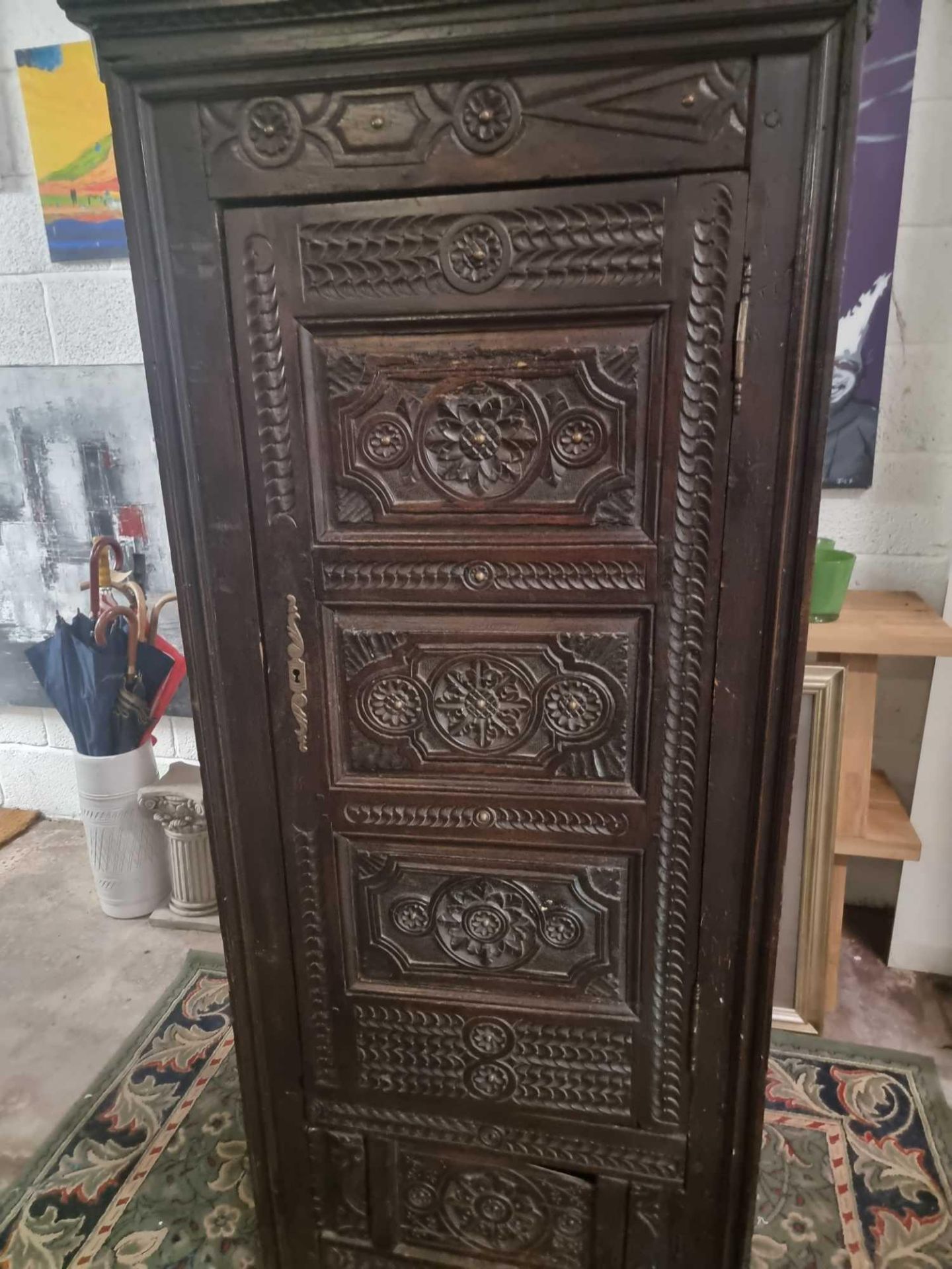 A Heavily Carved Oak Single Door C.18th Century French Bonnetiere Or Hat Cupboard Classic French - Bild 6 aus 12