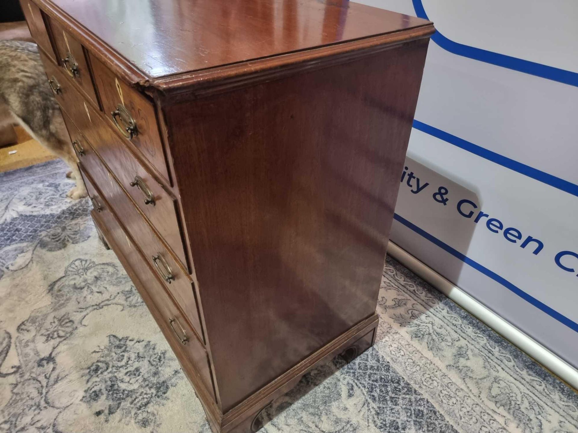 An Irish 19th Century Mahogany Chest In The Thomas Sheraton Style The Well Proportioned Chest - Bild 4 aus 10