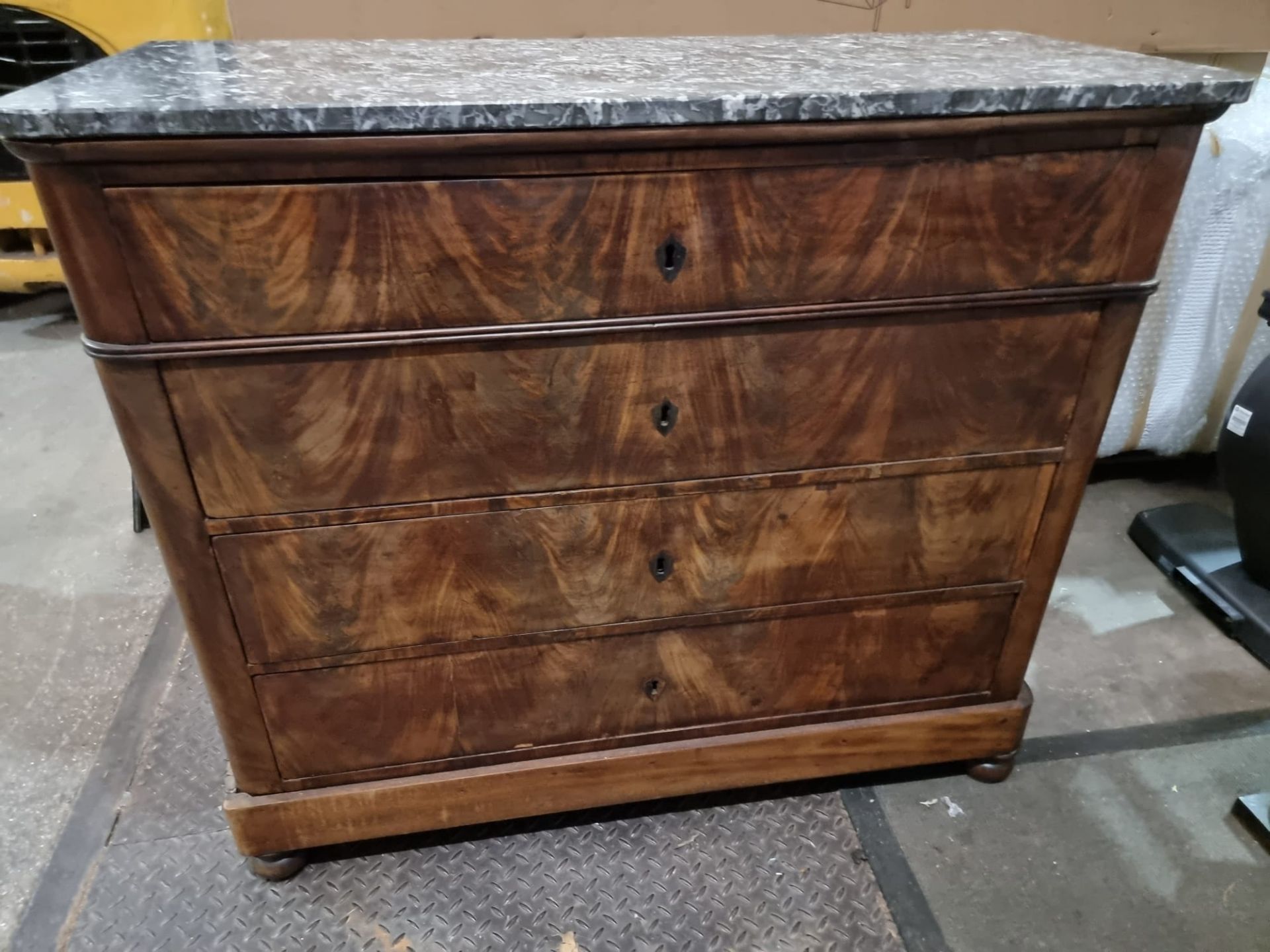 French  Louis Philippe Style Figured Walnut Commode With Four Drawers Surmounted By A Moulded - Bild 10 aus 11