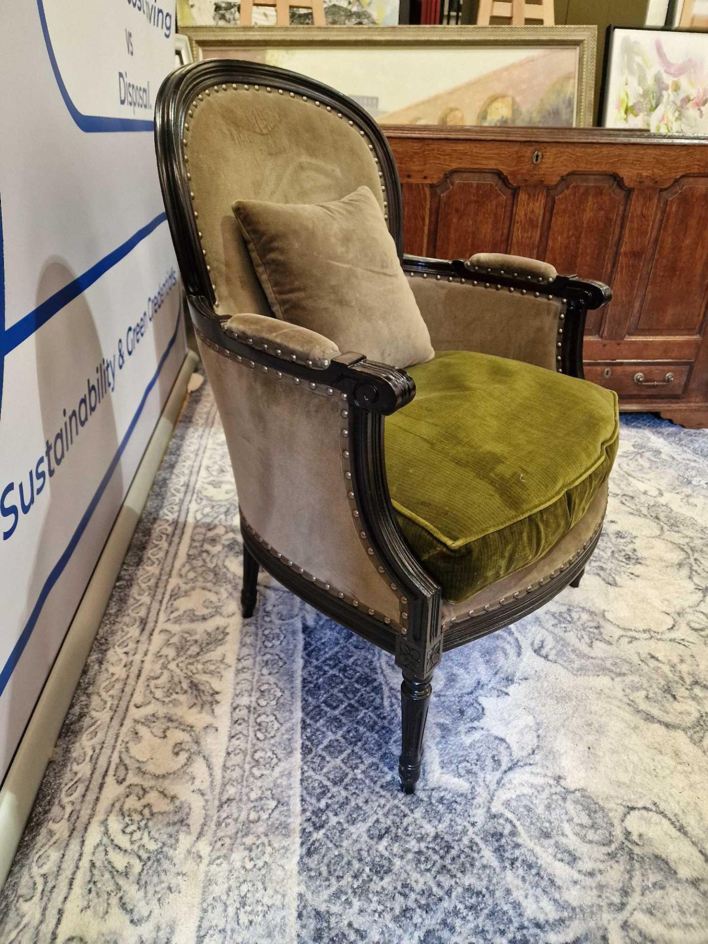 Louis XV Style Tub Bergere Chair. The Slightly Flared Arms With Upholstered Armrests Upholstered - Bild 3 aus 5
