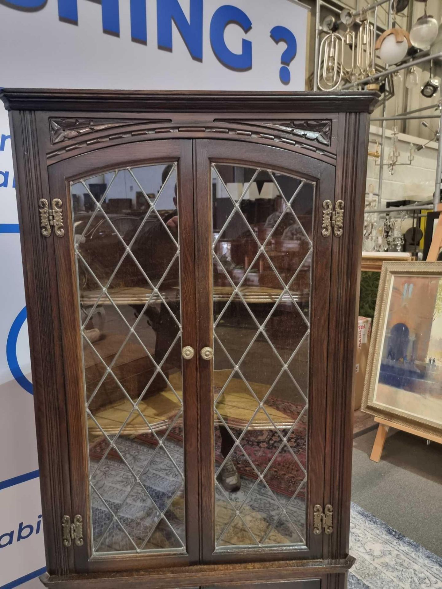 2 x Oak Corner Display Cupboards by Jaycee nicely carved throughout in the Jacobean manner with - Bild 10 aus 10