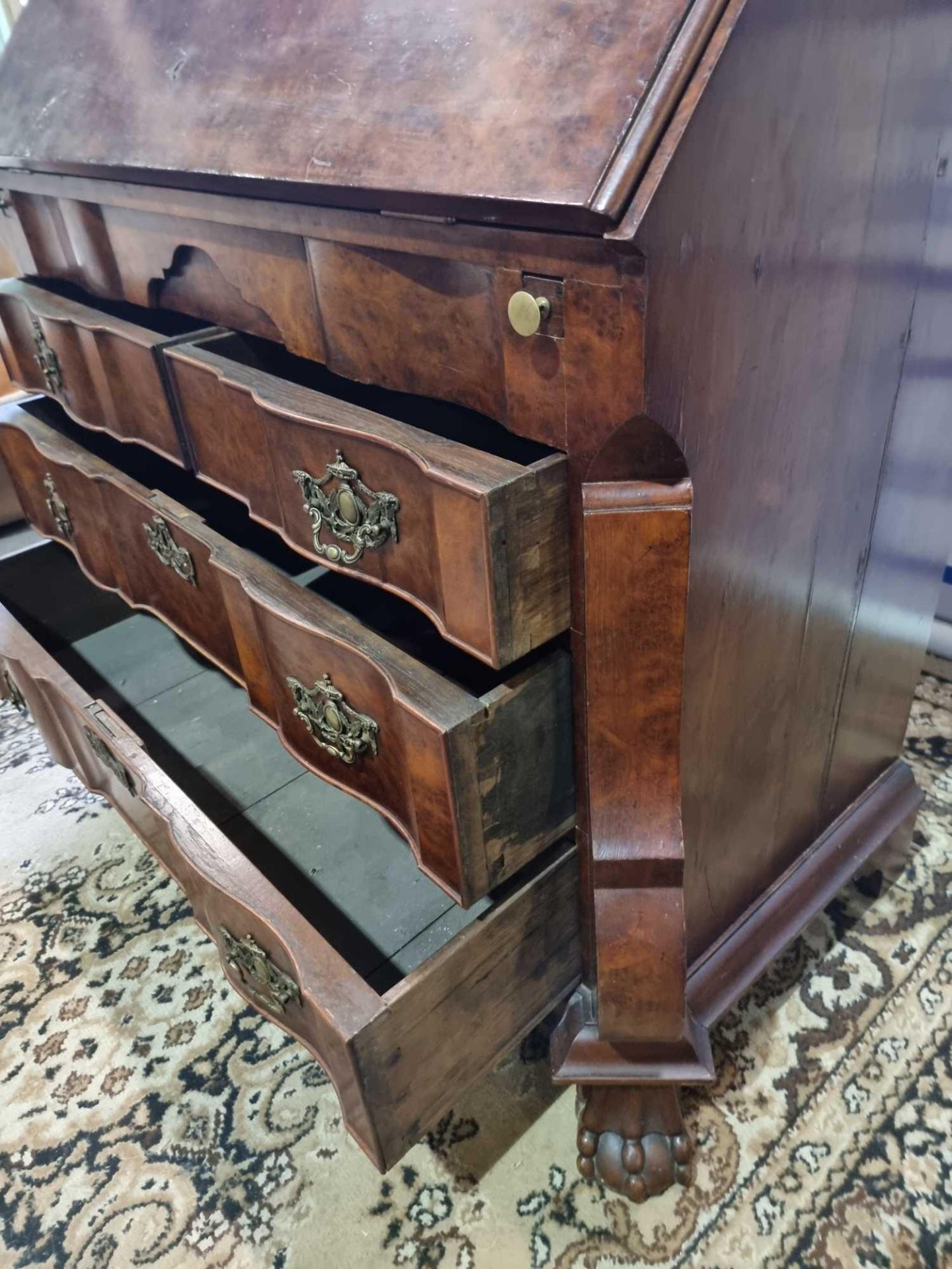 Early Dutch Walnut Bombe Bureau C.1780 Beautiful Original Figured Walnut Cabinet The Fall Front - Bild 14 aus 15