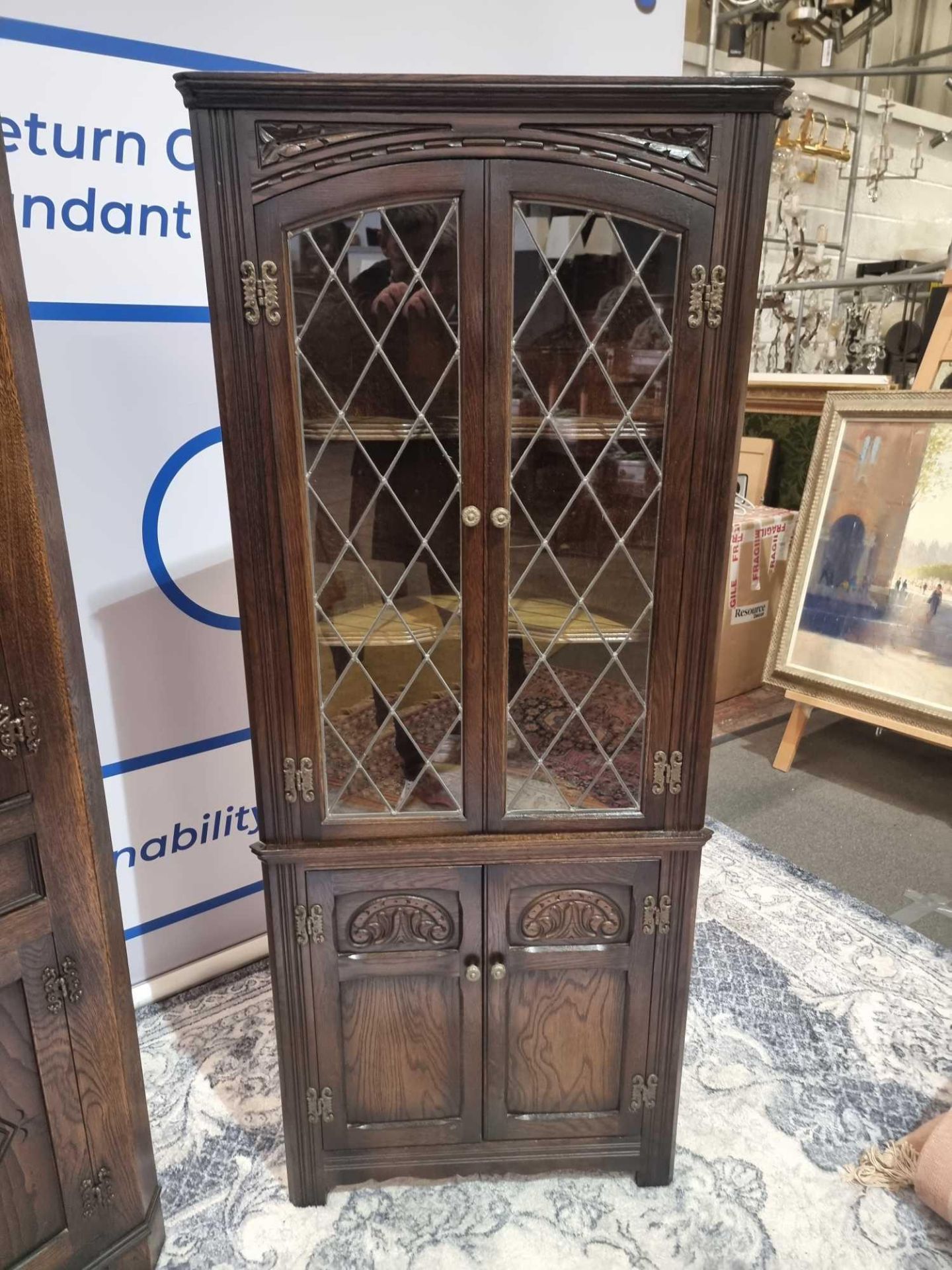 2 x Oak Corner Display Cupboards by Jaycee nicely carved throughout in the Jacobean manner with - Bild 6 aus 10