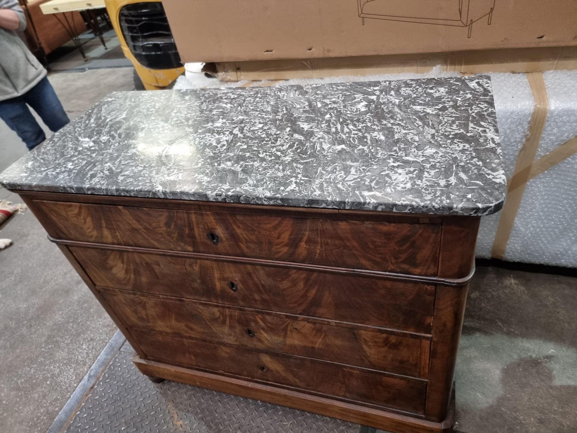 French  Louis Philippe Style Figured Walnut Commode With Four Drawers Surmounted By A Moulded - Bild 8 aus 11