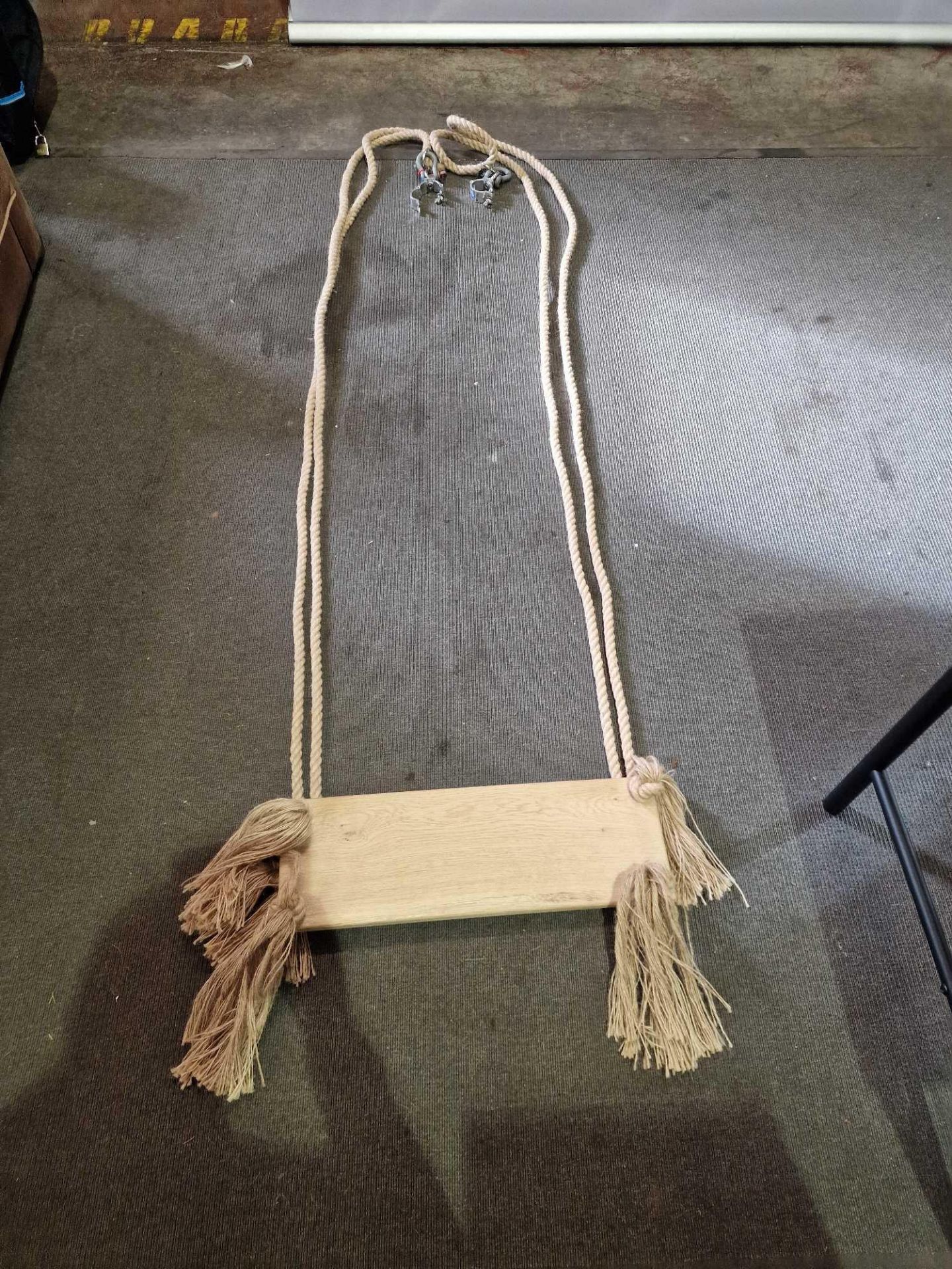 2 x Medium Wooden Rope Swing 60 x 20 x 3cm Thick Natural Rope Product Complete With Clamps And - Bild 2 aus 3