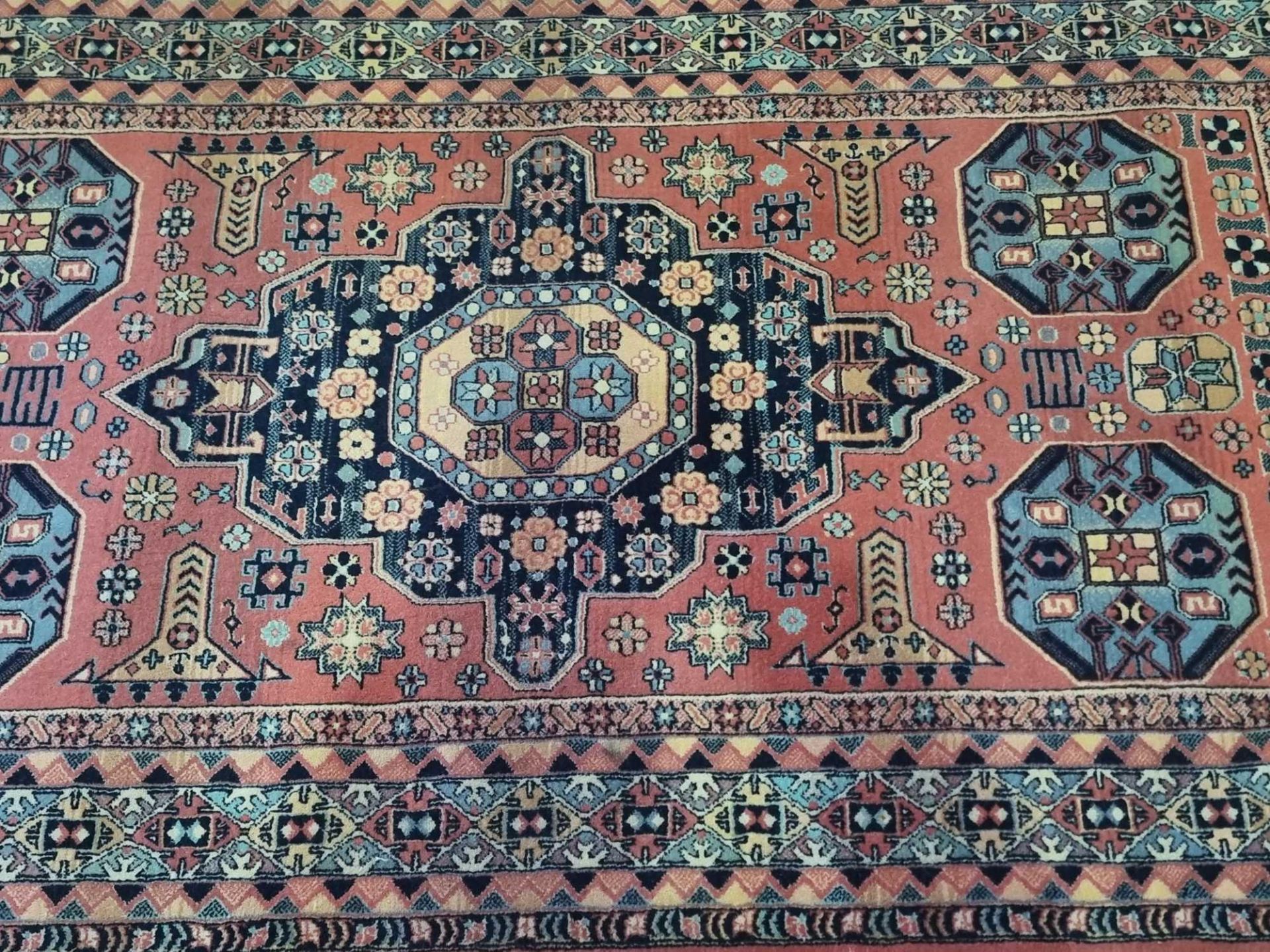 A Perdeh 100% Wool Rug The Central Field With Alternating Central And Stepped Medallions - Bild 2 aus 5