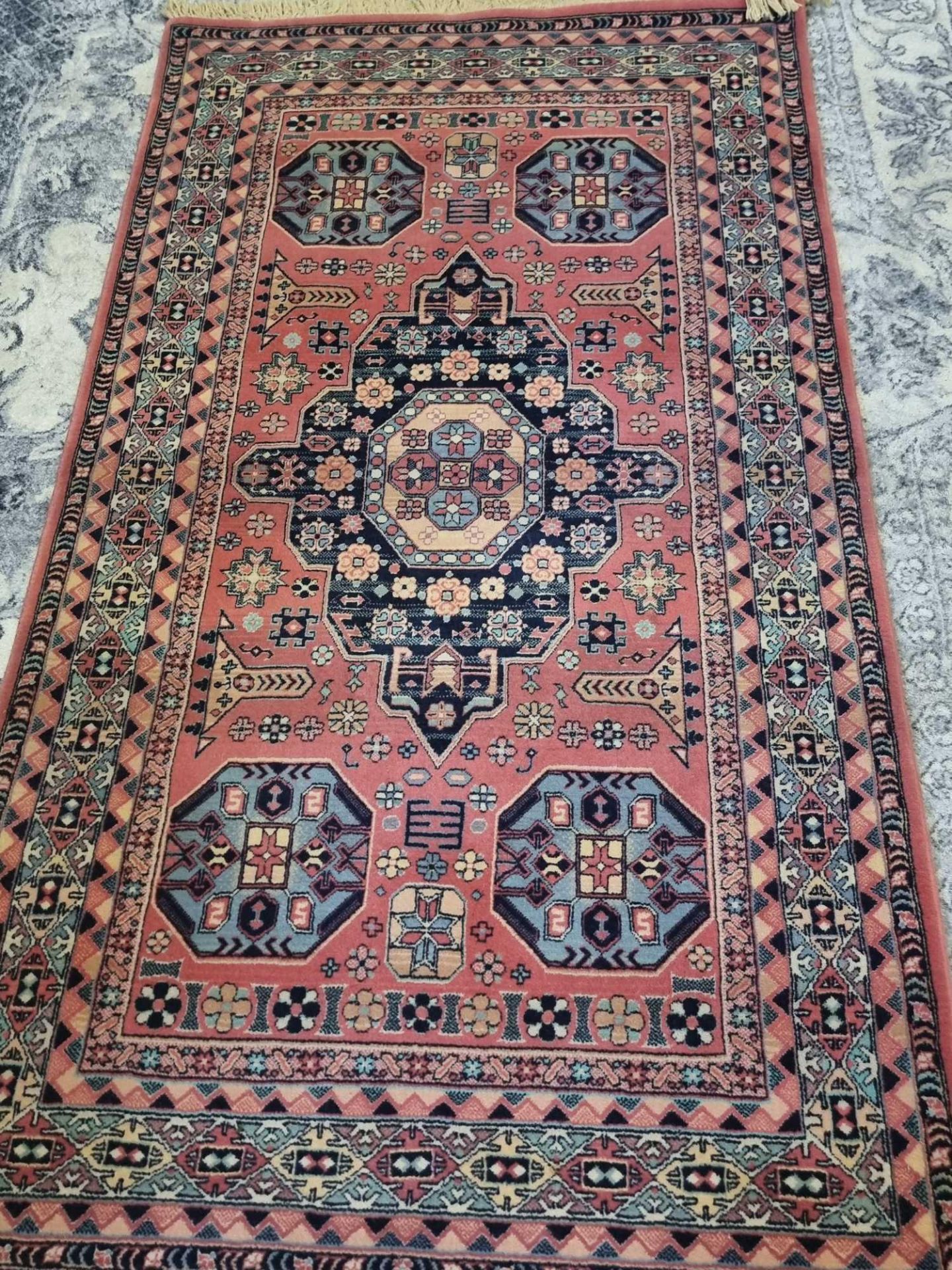 A Perdeh 100% Wool Rug The Central Field With Alternating Central And Stepped Medallions - Bild 5 aus 5