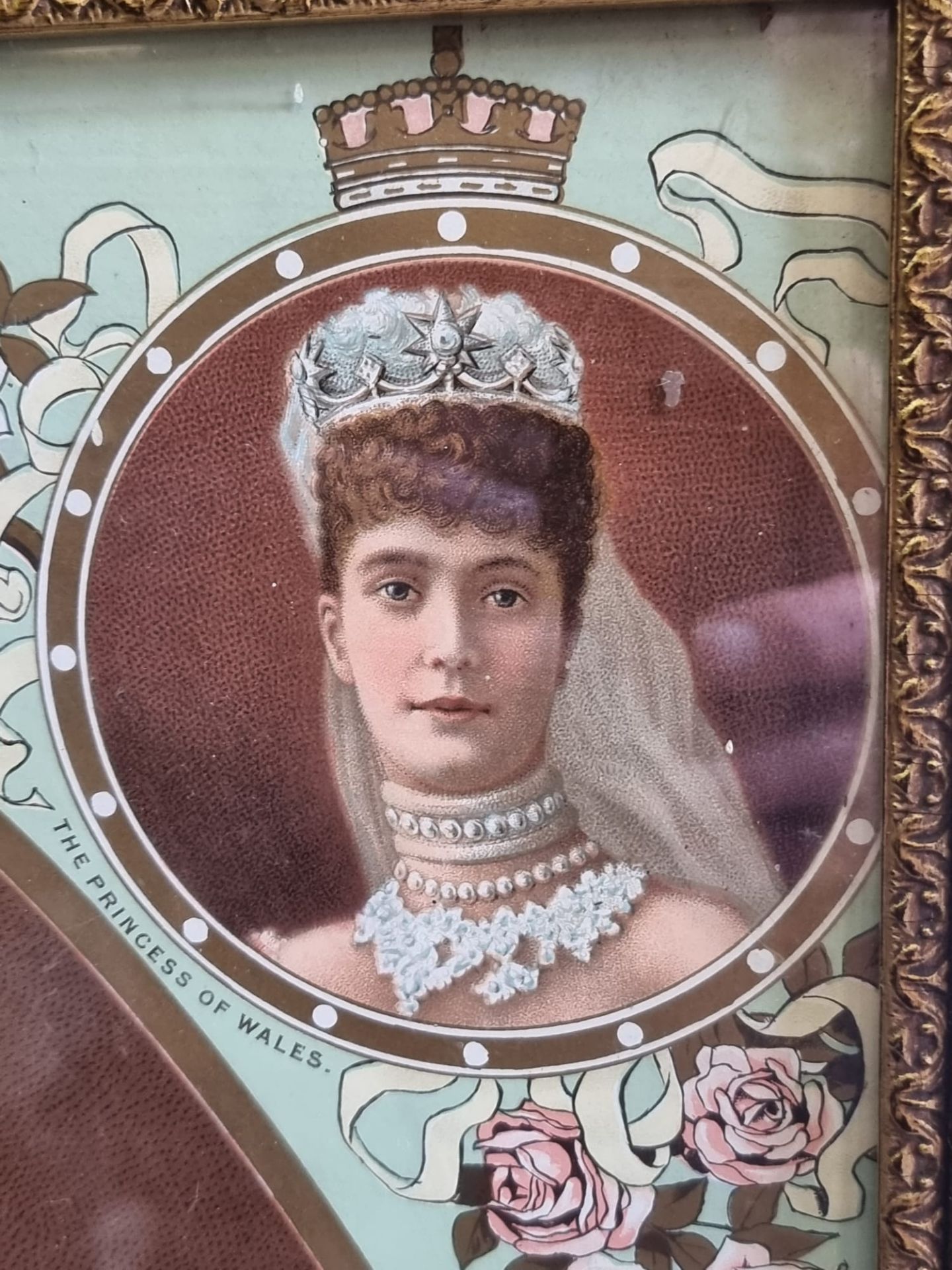 A Framed Print Of Queen Victoria With Inscription Plate Under Her Majesty Queen Victoria Empress - Bild 5 aus 9