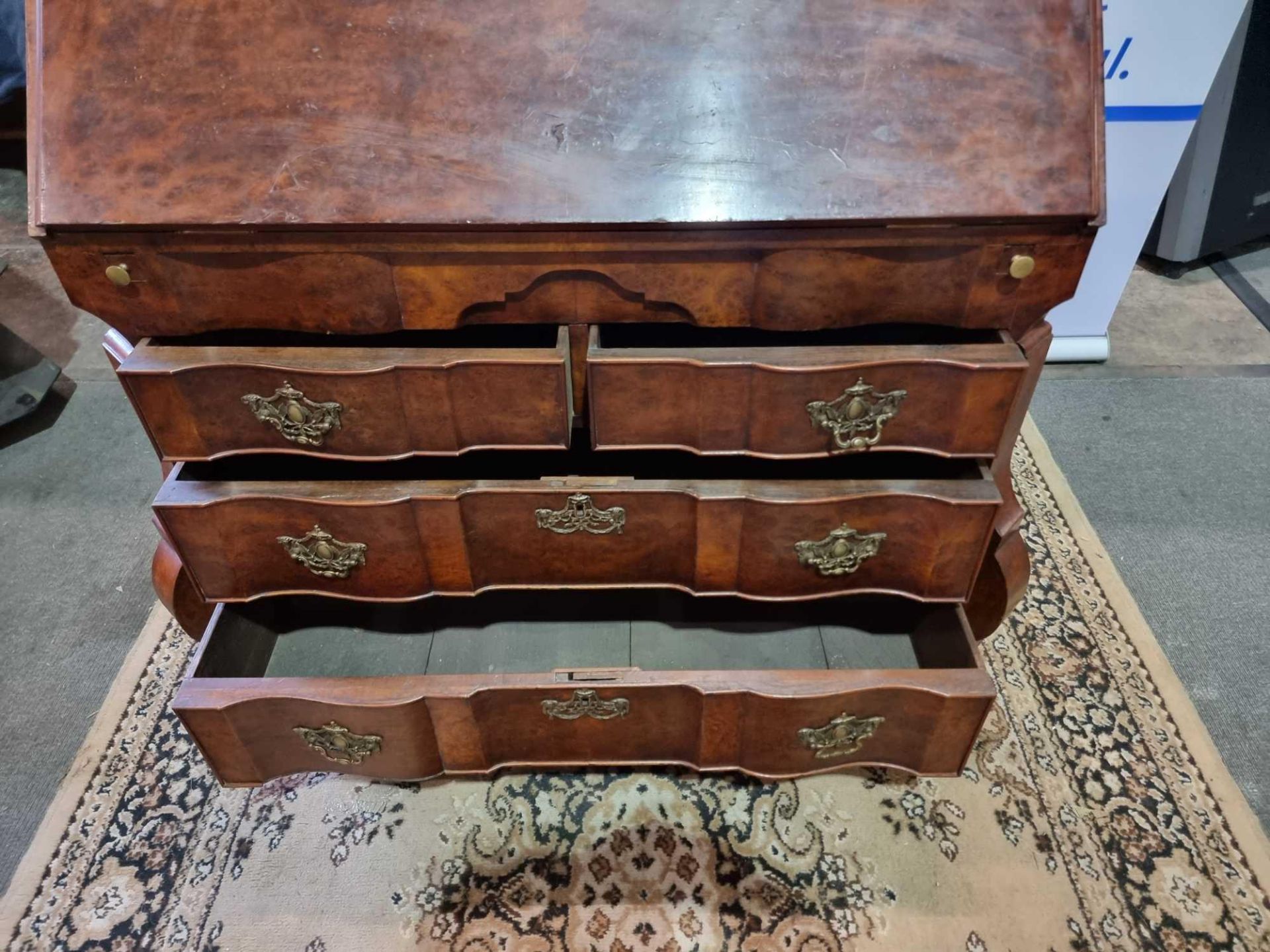 Early Dutch Walnut Bombe Bureau C.1780 Beautiful Original Figured Walnut Cabinet The Fall Front - Bild 13 aus 15