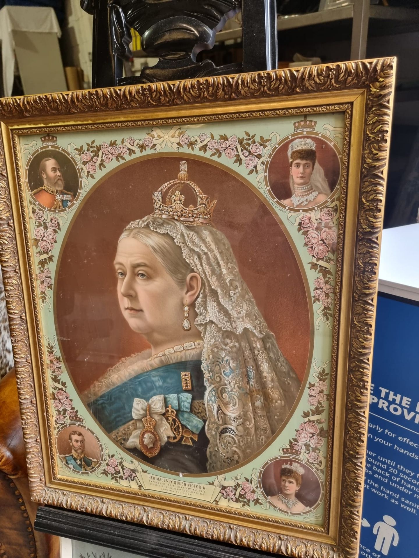 A Framed Print Of Queen Victoria With Inscription Plate Under Her Majesty Queen Victoria Empress - Bild 2 aus 9