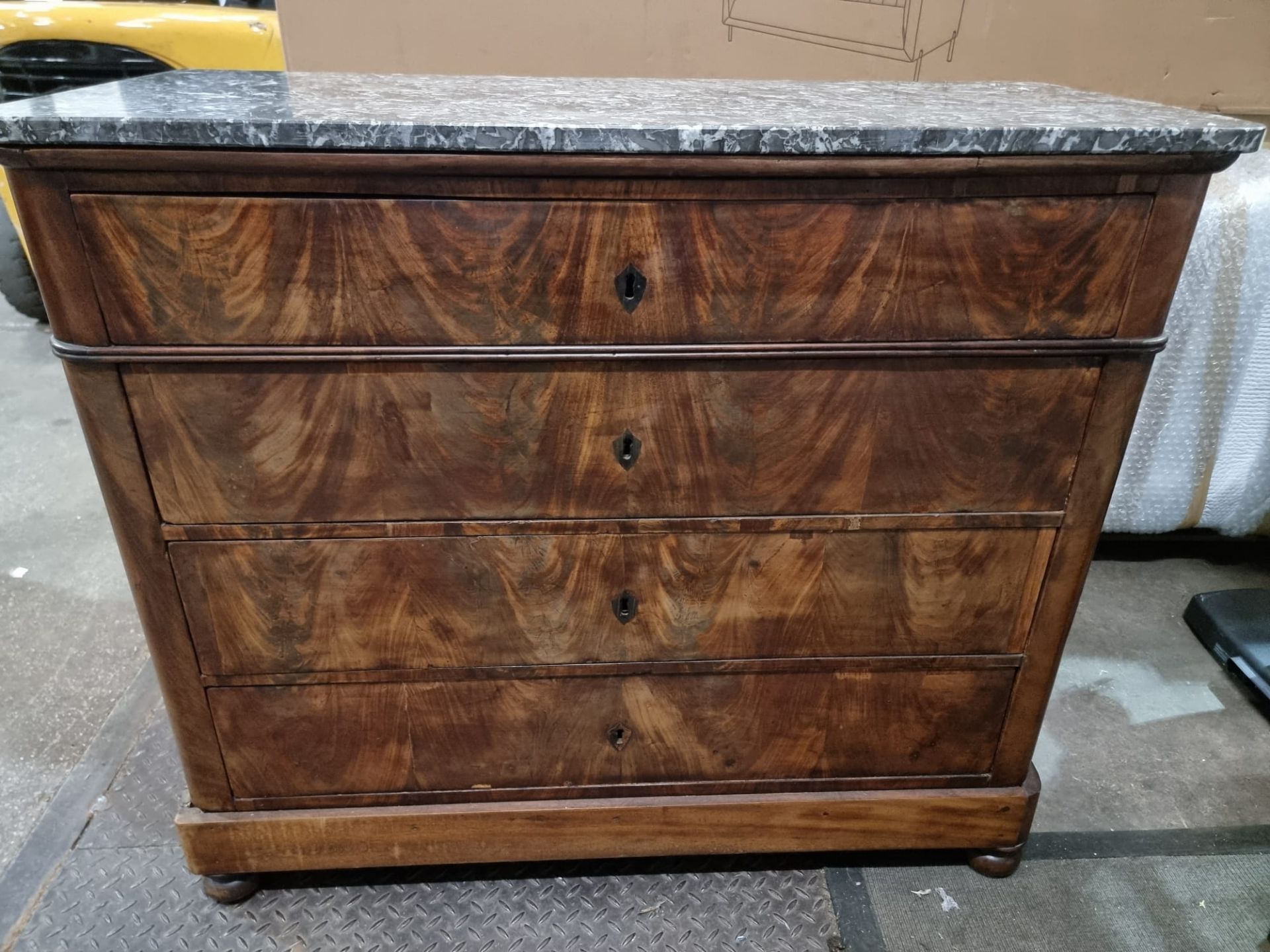 French  Louis Philippe Style Figured Walnut Commode With Four Drawers Surmounted By A Moulded - Bild 5 aus 11