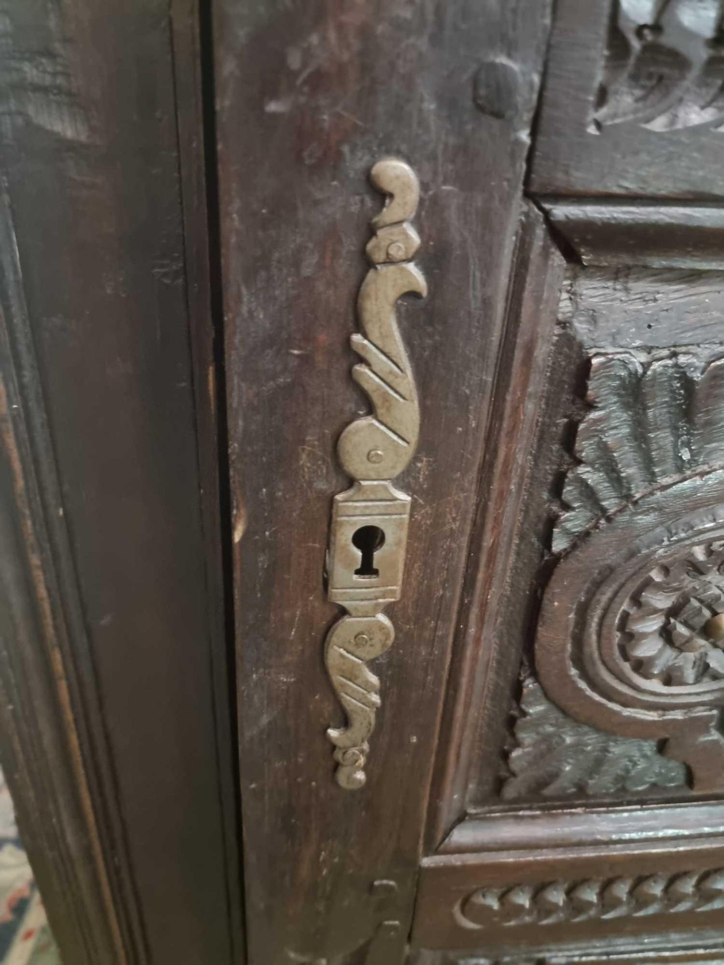 A Heavily Carved Oak Single Door C.18th Century French Bonnetiere Or Hat Cupboard Classic French - Bild 7 aus 12