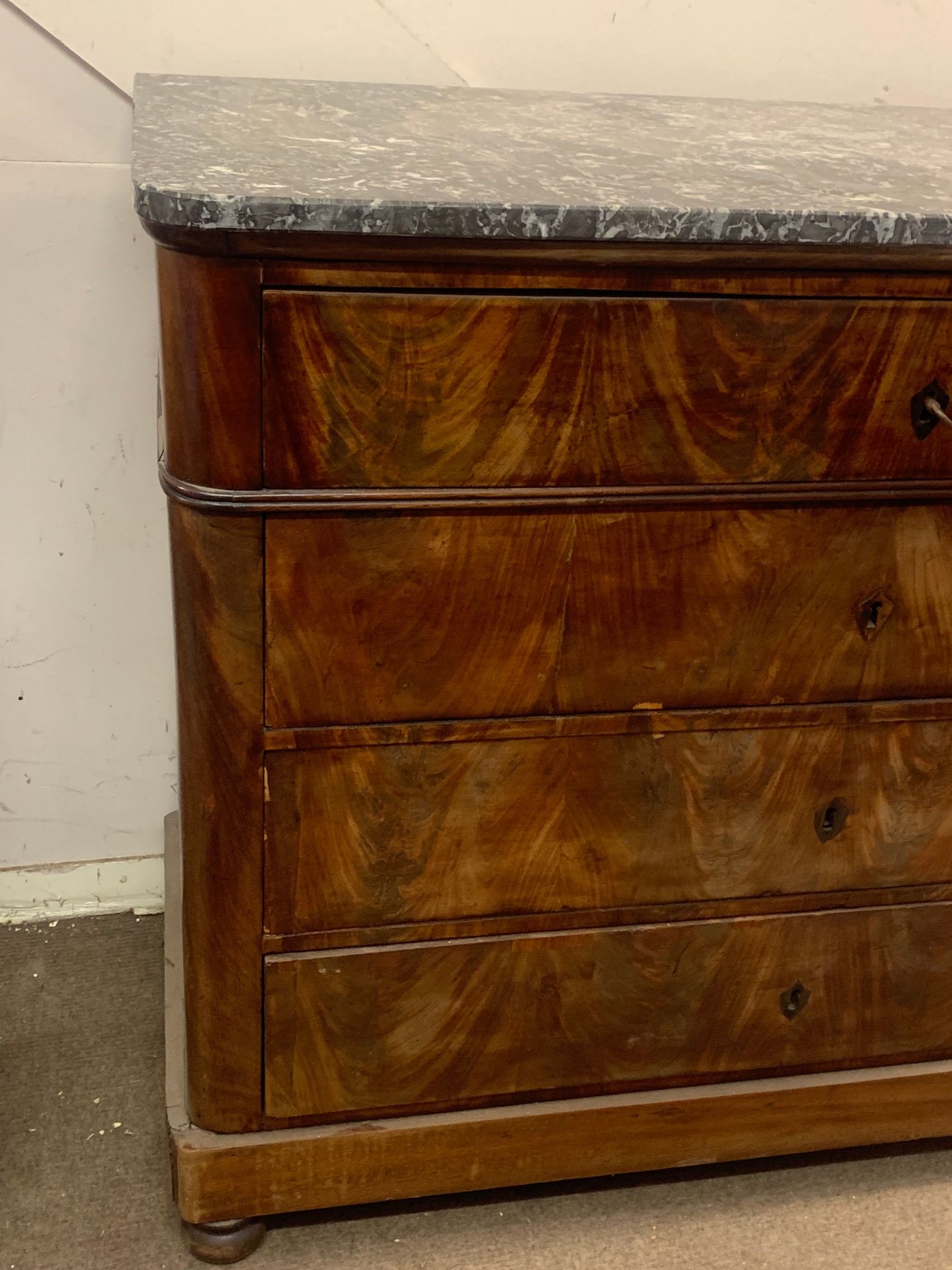 French  Louis Philippe Style Figured Walnut Commode With Four Drawers Surmounted By A Moulded - Bild 3 aus 11
