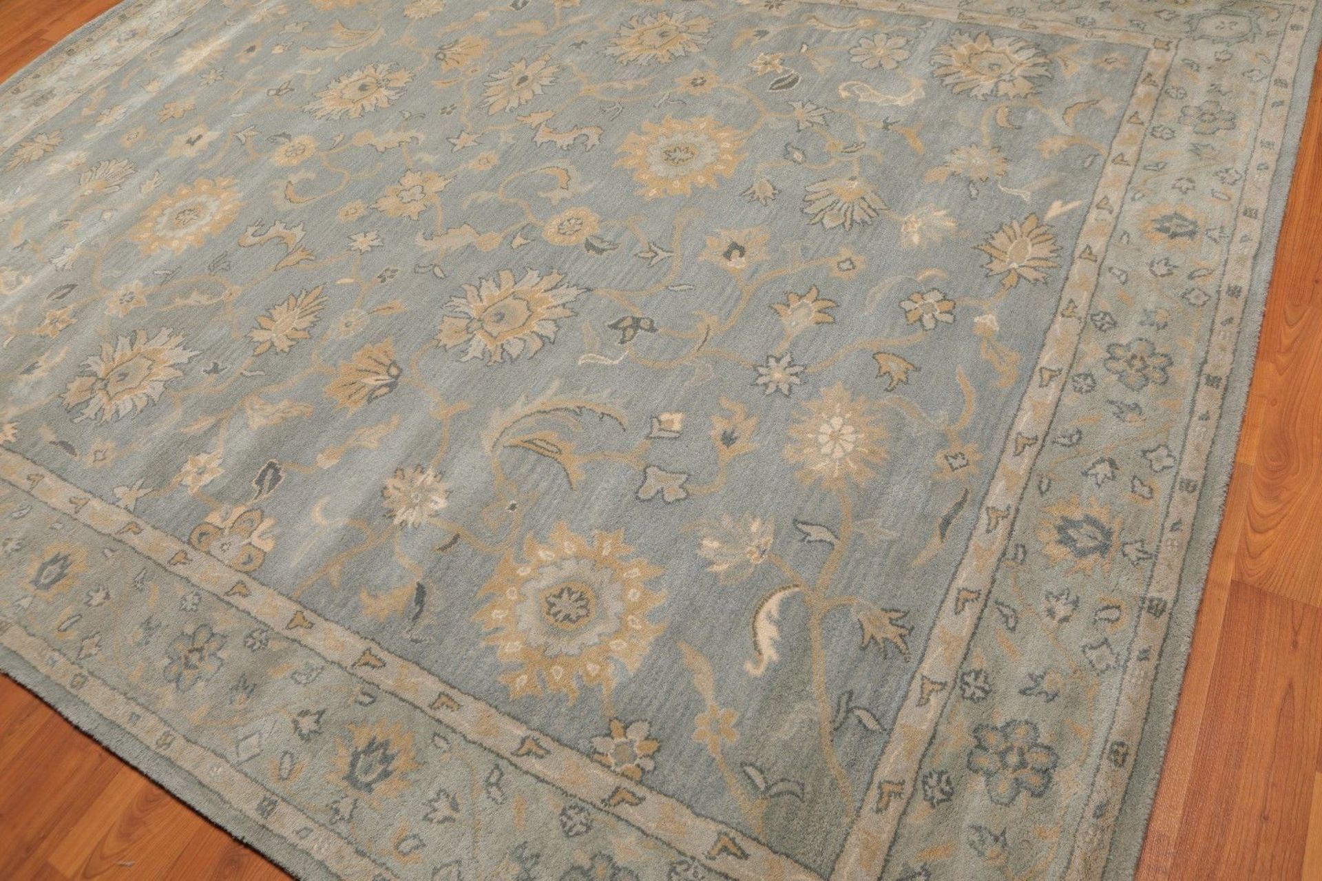 Handmade Brand New 100% Natural Wool Grey Traditional Nain Floral Zieglar Oriental Wool Rug 240 X